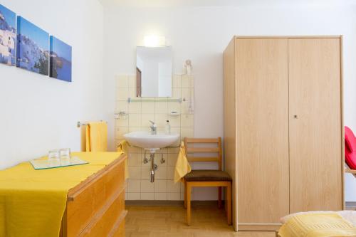 Standard Double Room with Shared Bathroom photo 3
