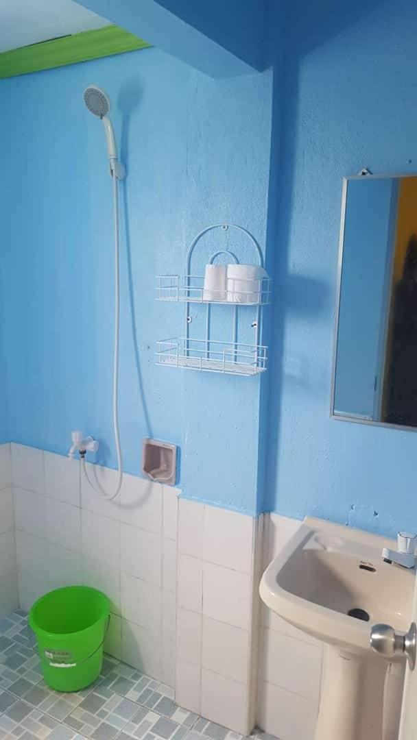 Queen Room with Balcony - Photo 5