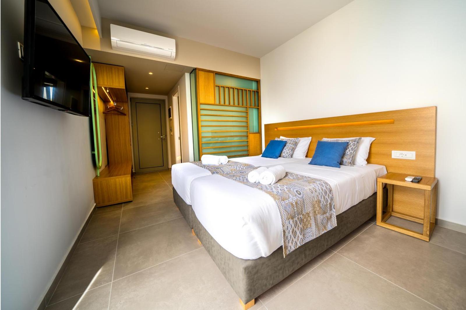 Superior Double or Twin Room with Side Sea View