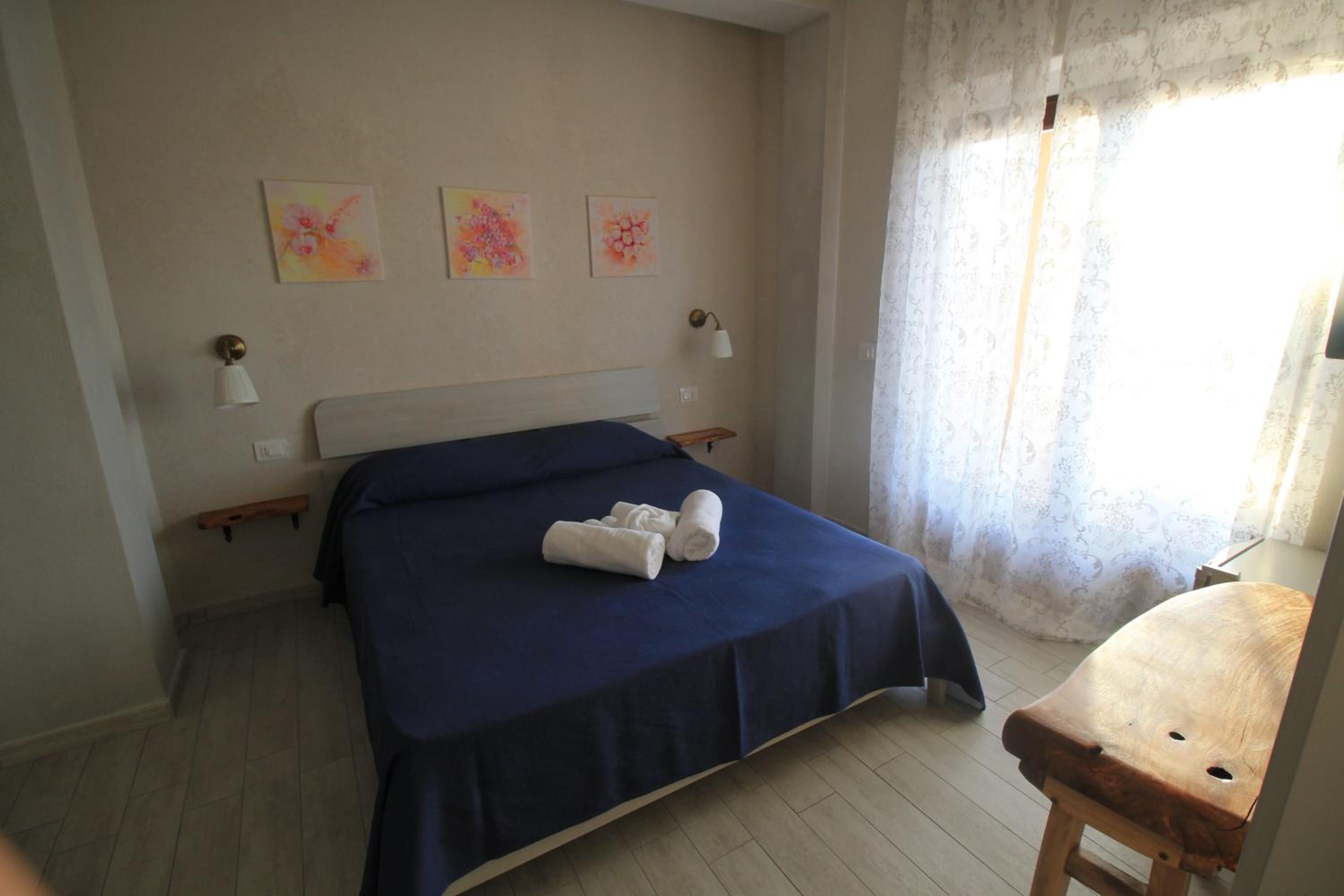 Deluxe Double Room with Balcony and Sea View photo 3