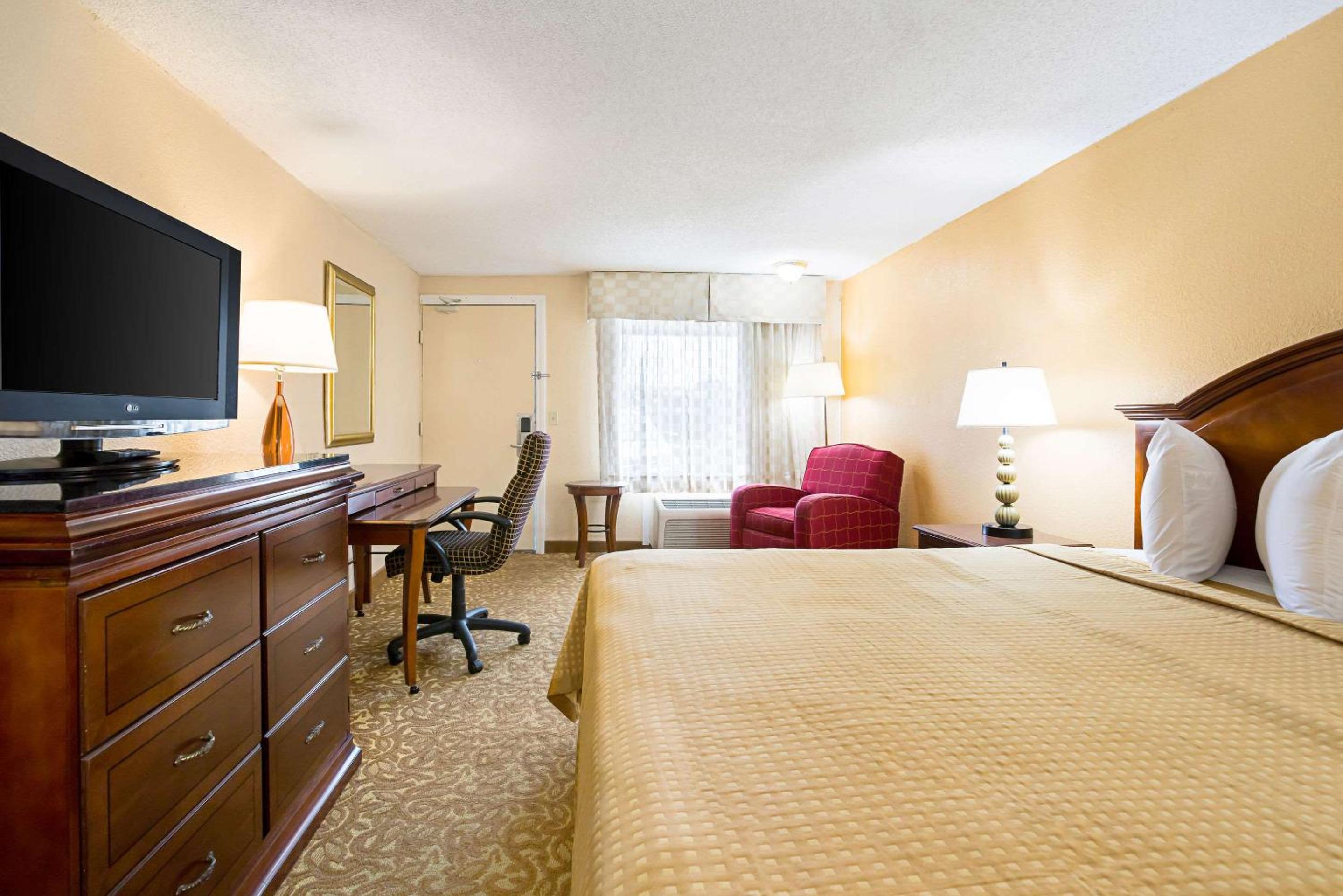 King Room - Non-Smoking photo 1