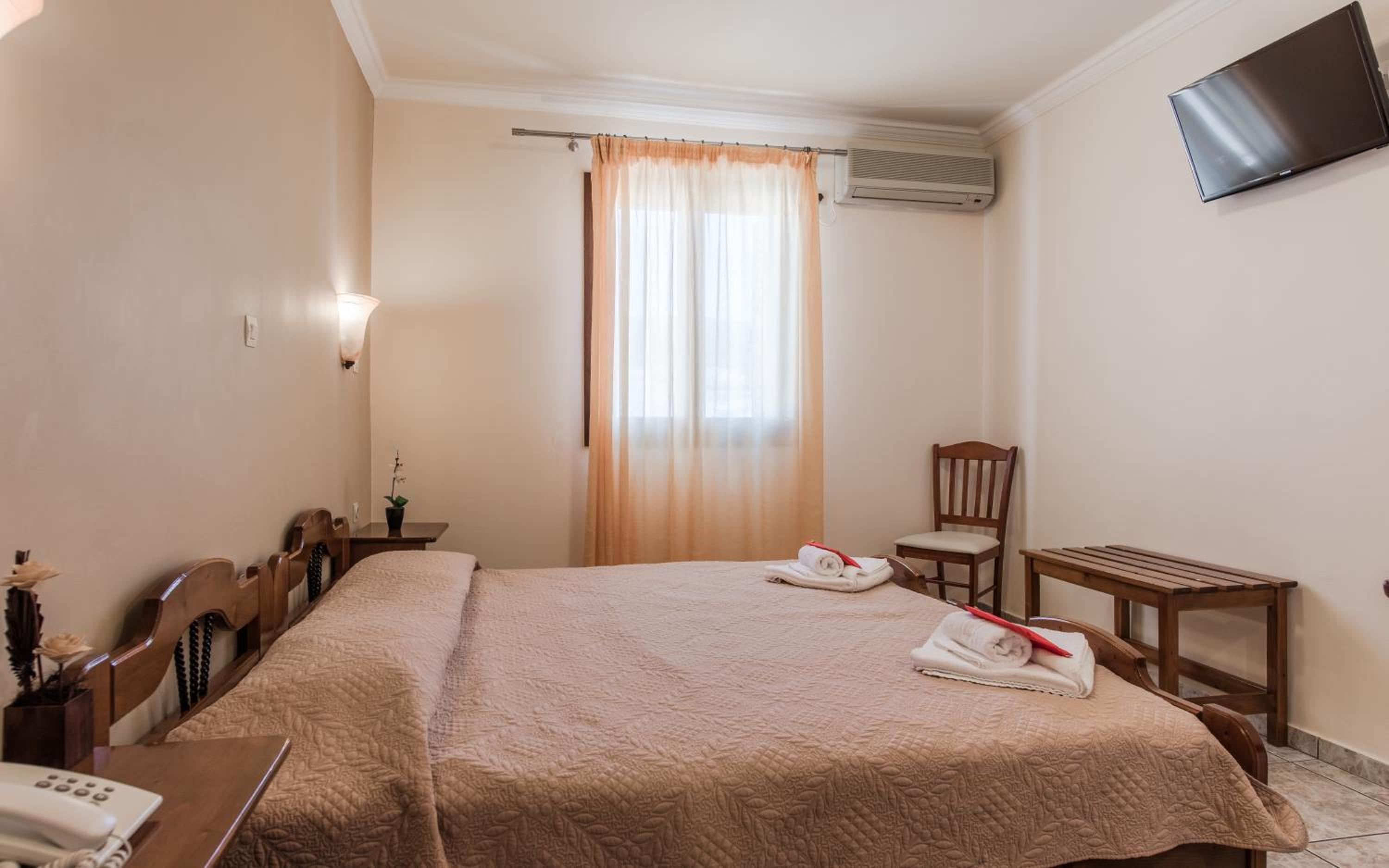 Standard Double or Twin Room No Balcony photo 2