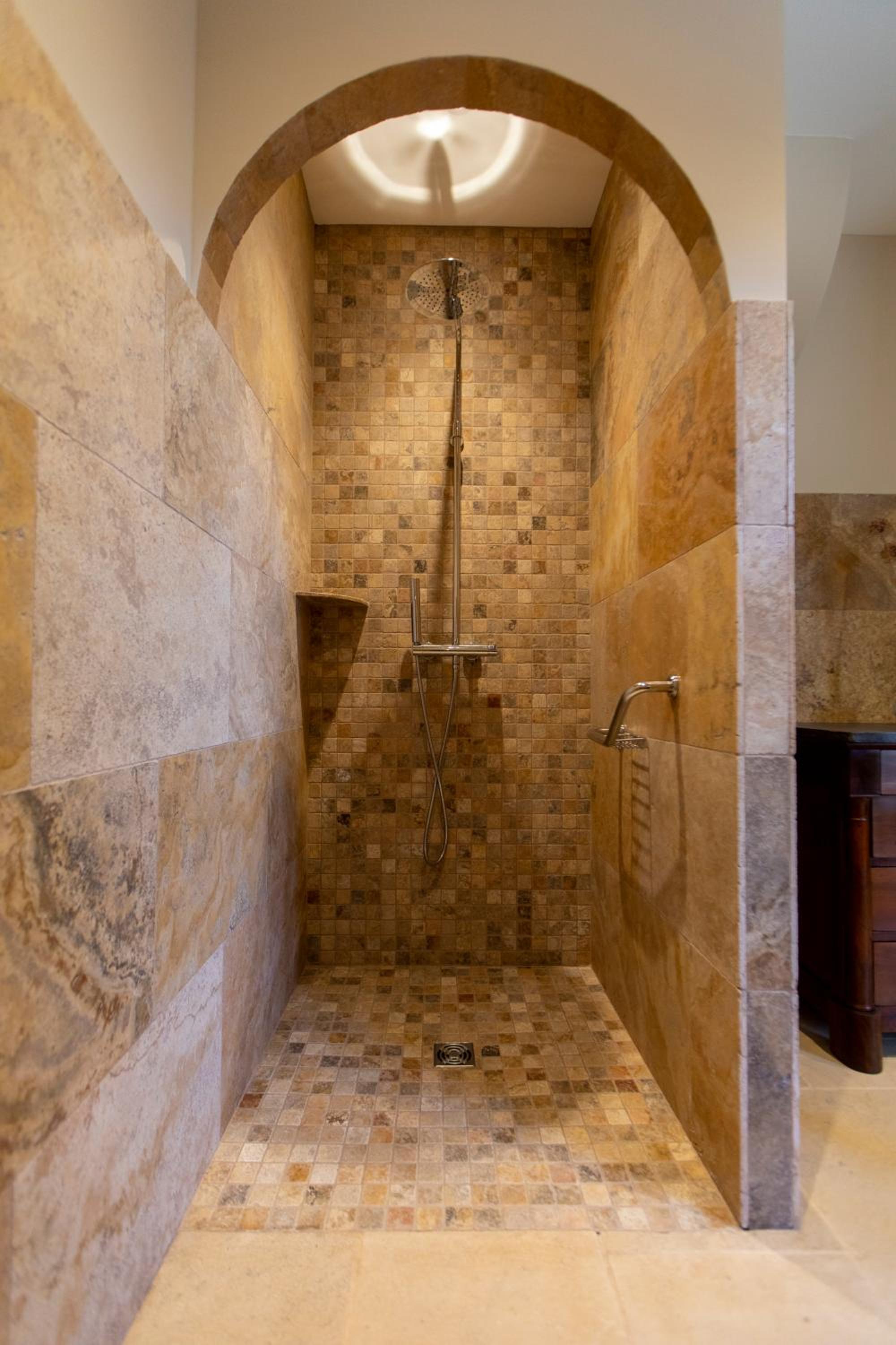 King Room with Roll-In Shower - Disability Access photo 2