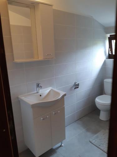 Two-Bedroom Apartment - Photo 21