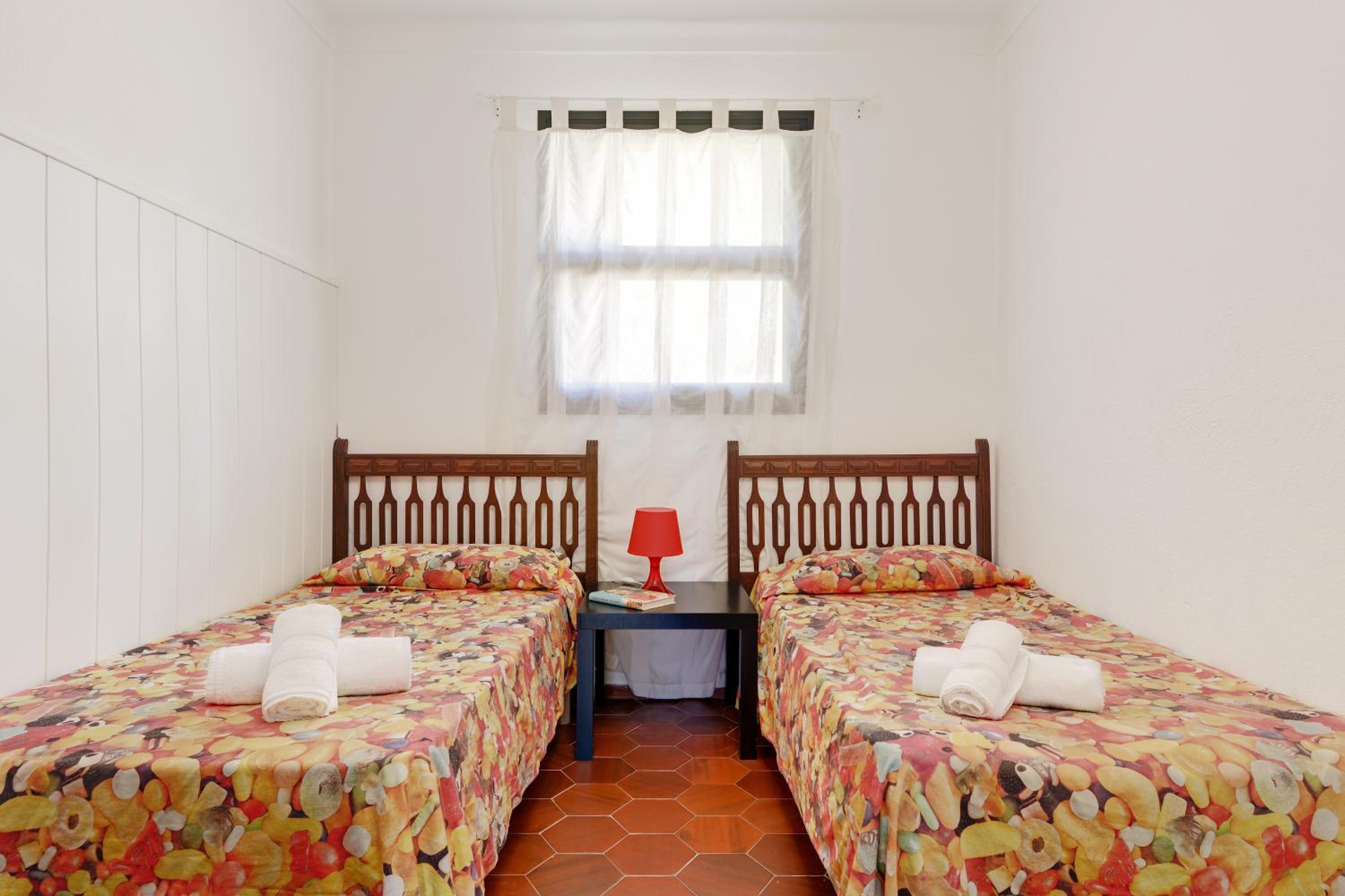 Five-Bedroom House photo 2