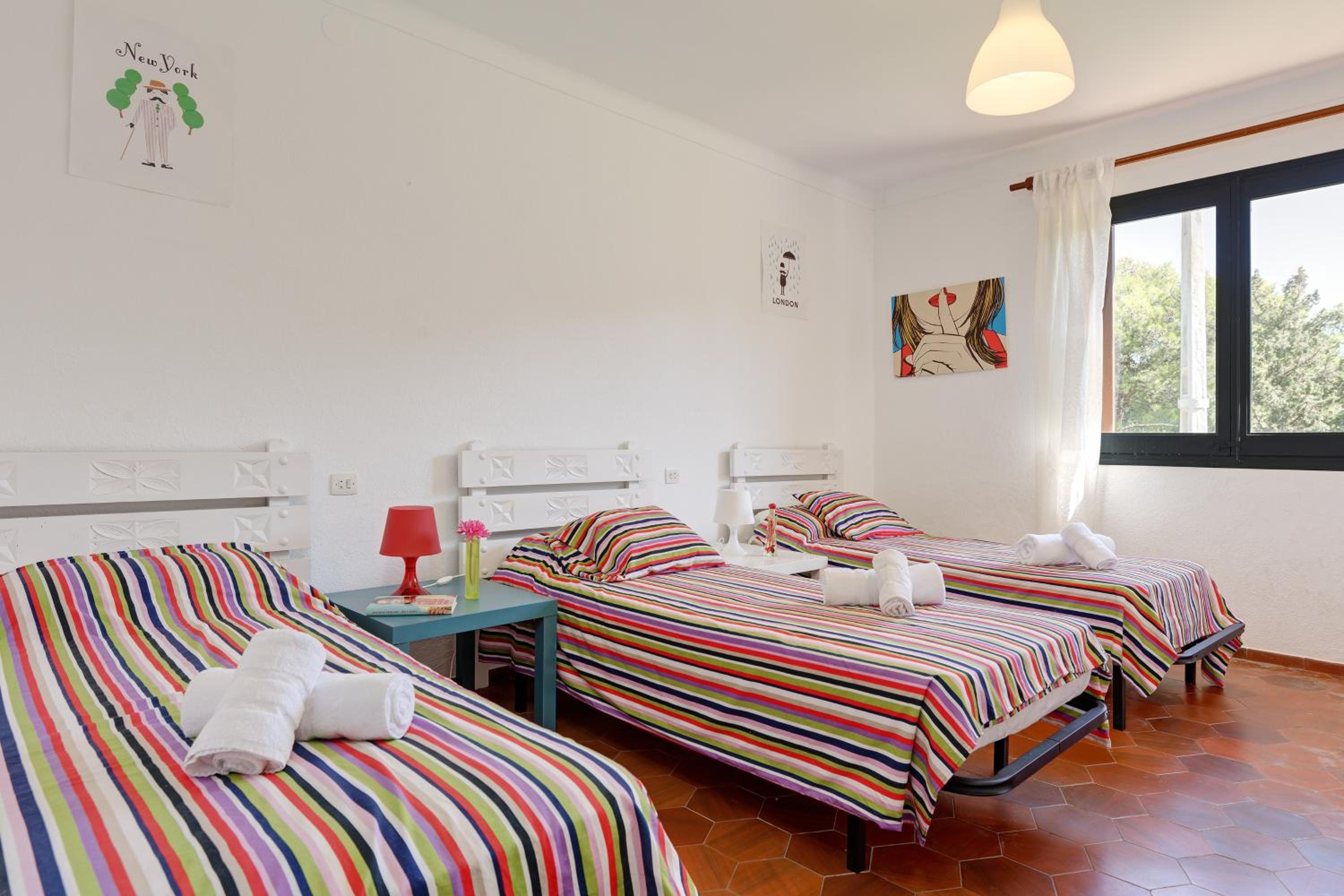 Five-Bedroom House photo 3