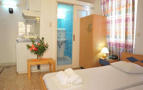 Studio (2 Adults) photo 2