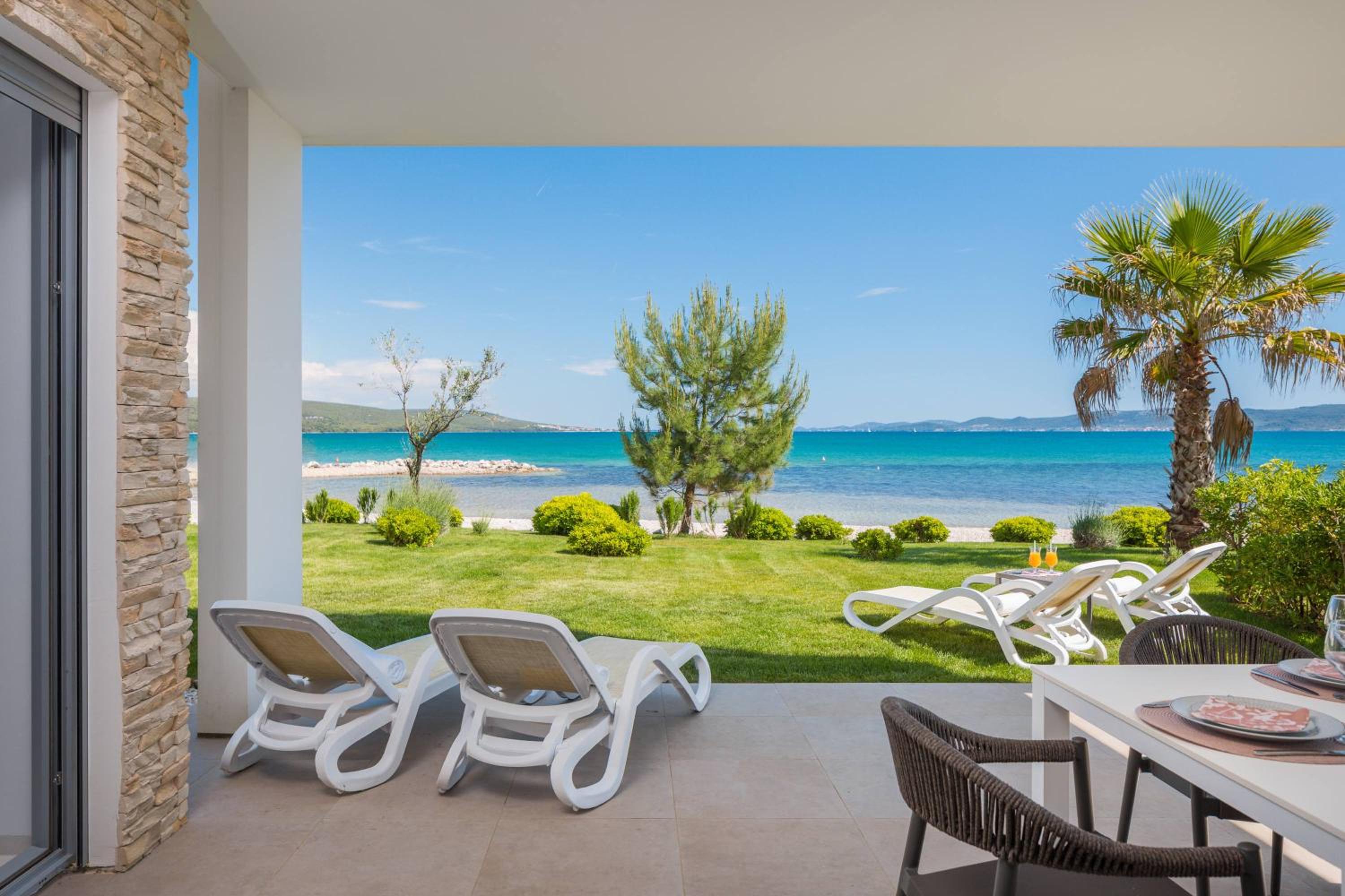 Three Bedroom Apartment with Sea View photo 2