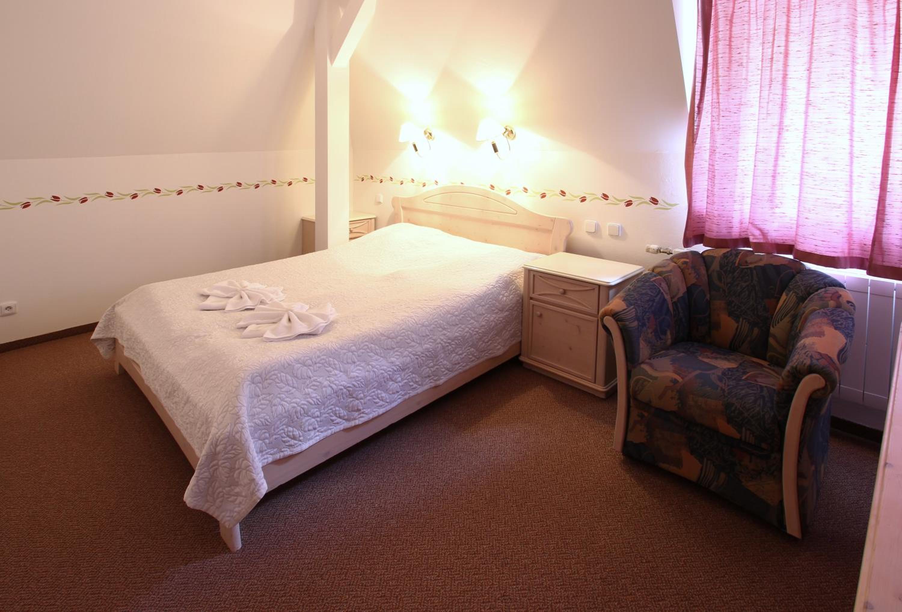 King Room with Roll-In Shower - Disability Access photo 1