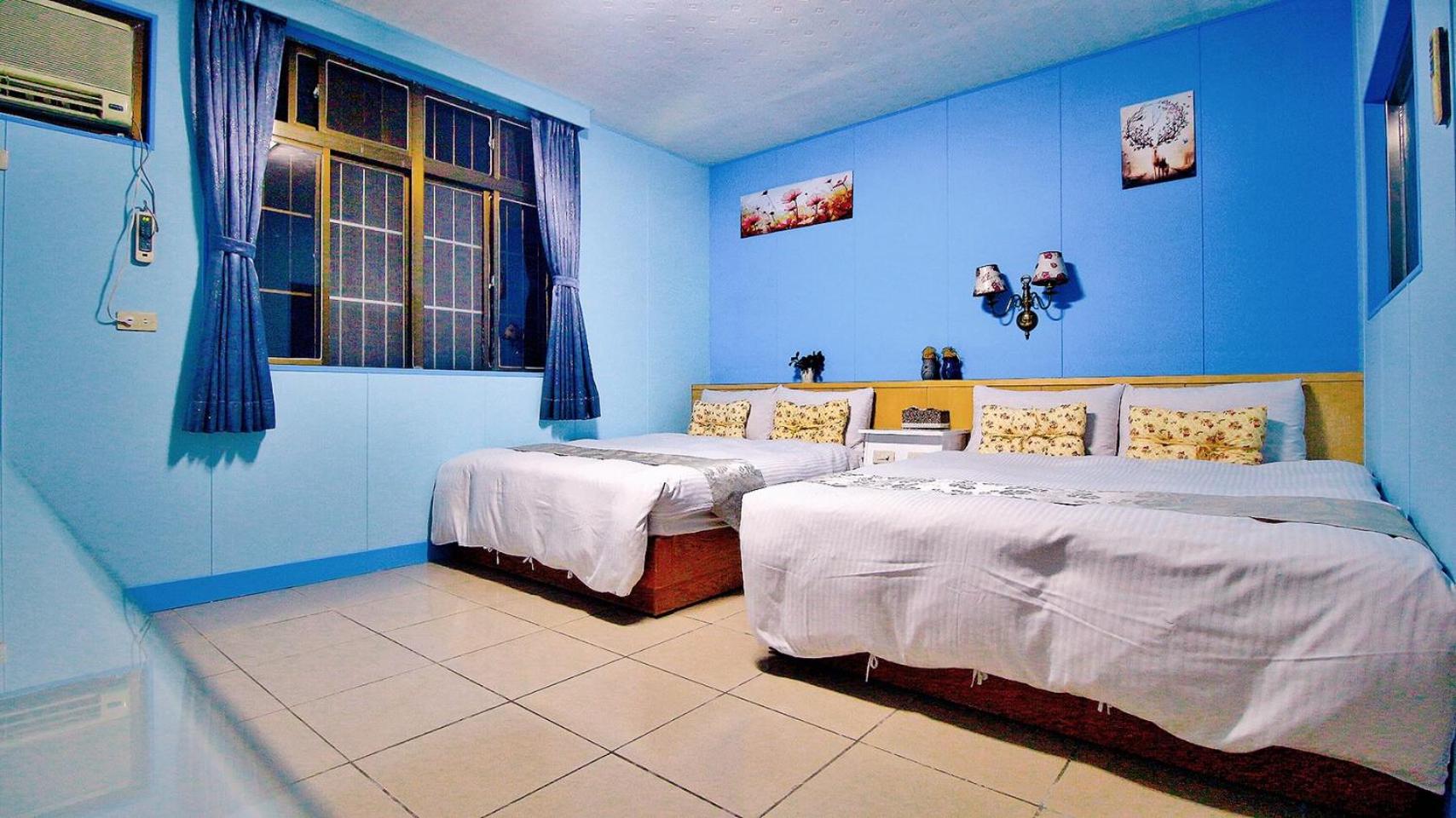 Quadruple Room with Bath photo 2