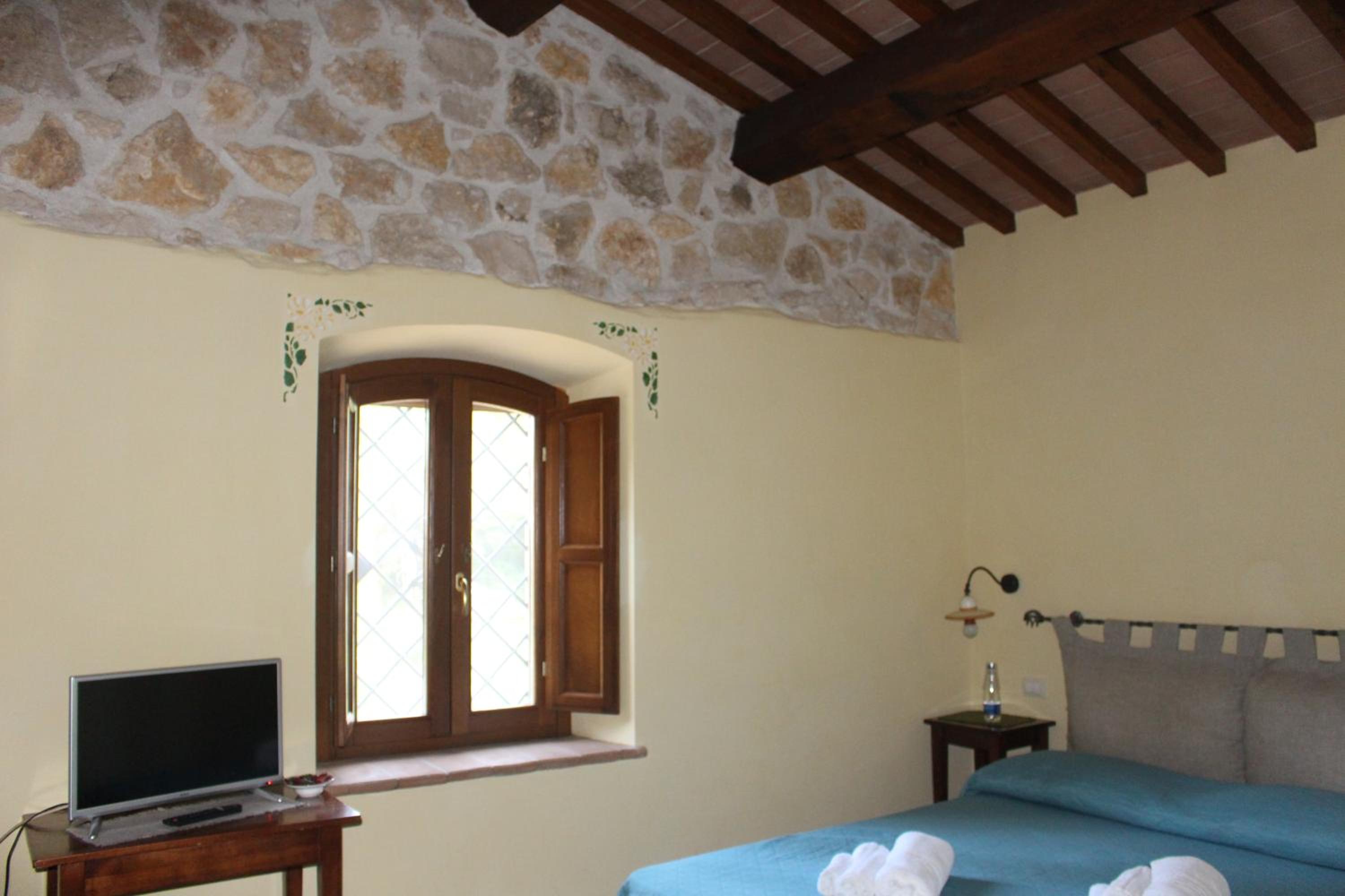 Quadruple Room with Private Bathroom photo 3