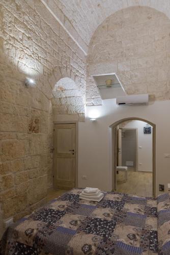 One-Bedroom House - Photo 21