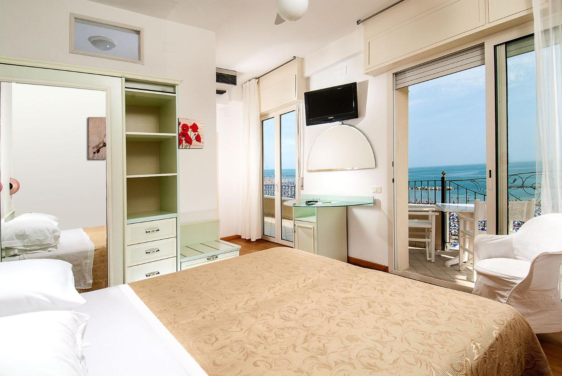 Deluxe Double or Twin Room with Sea View