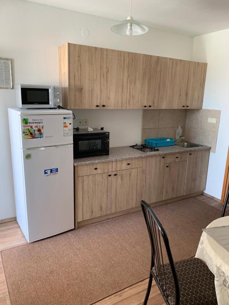 One-Bedroom Apartment - Photo 8
