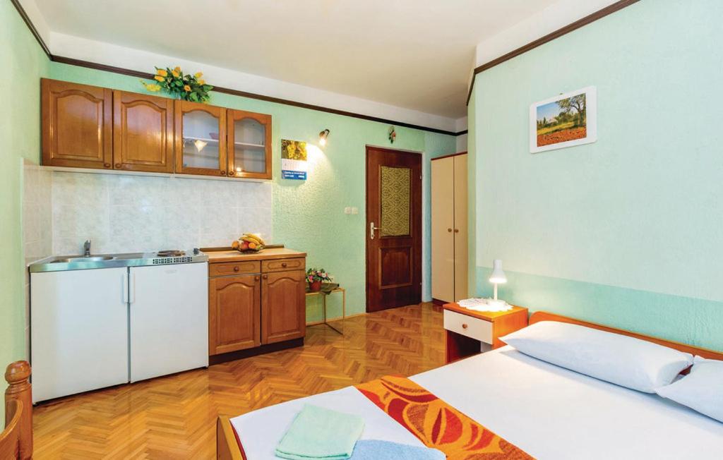 Studio Apartment with Sea View photo 3