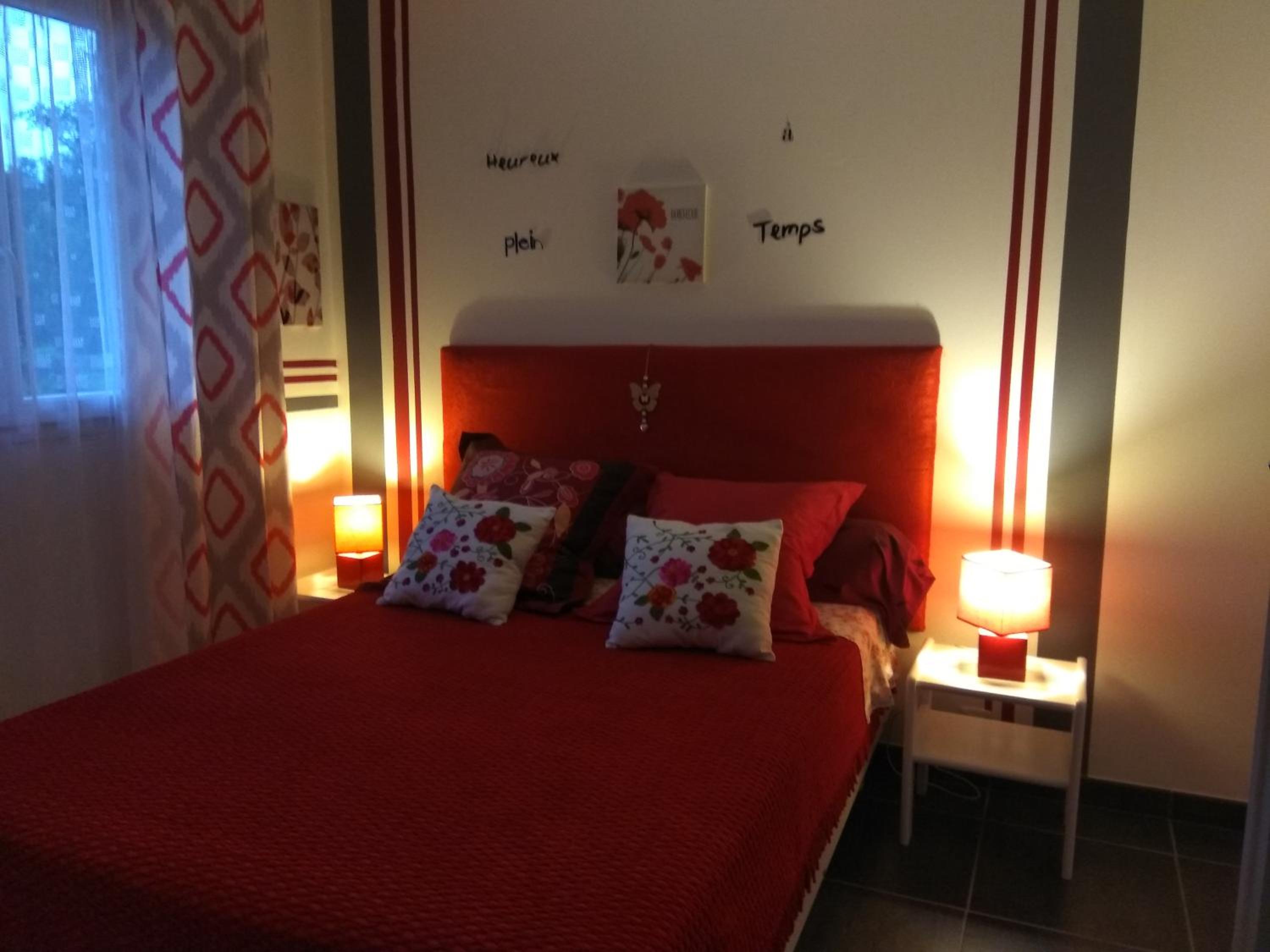 Double Room with Private Bathroom - Photo 2