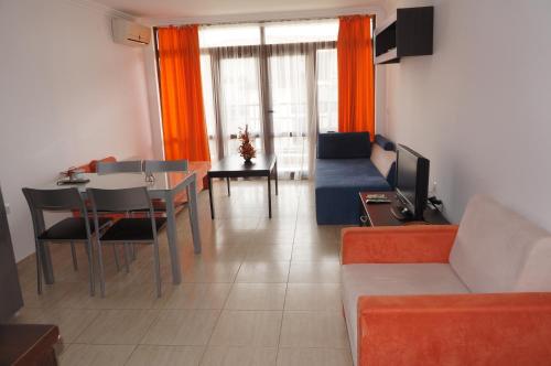 One-Bedroom Apartment photo 3