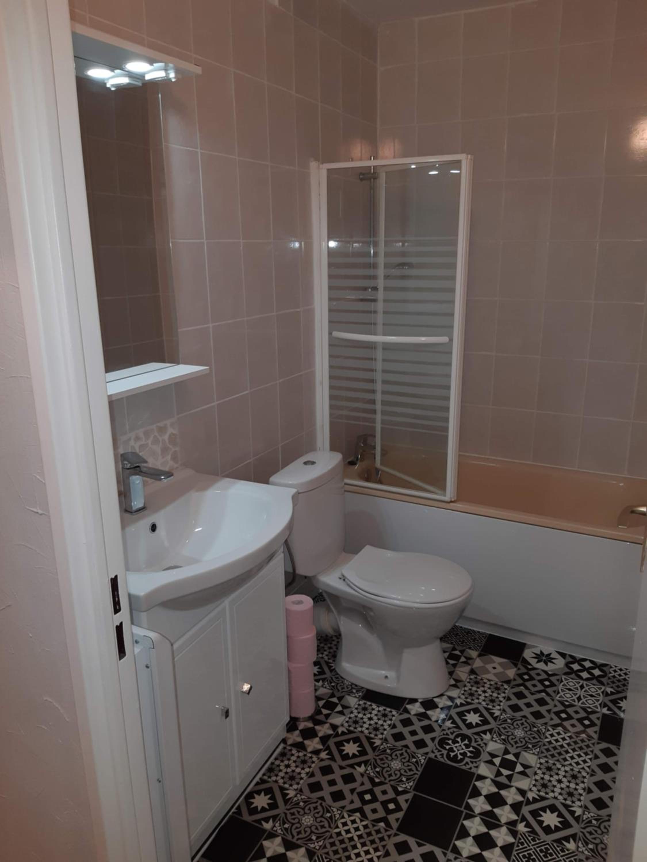 Studio Apartment - Photo 3