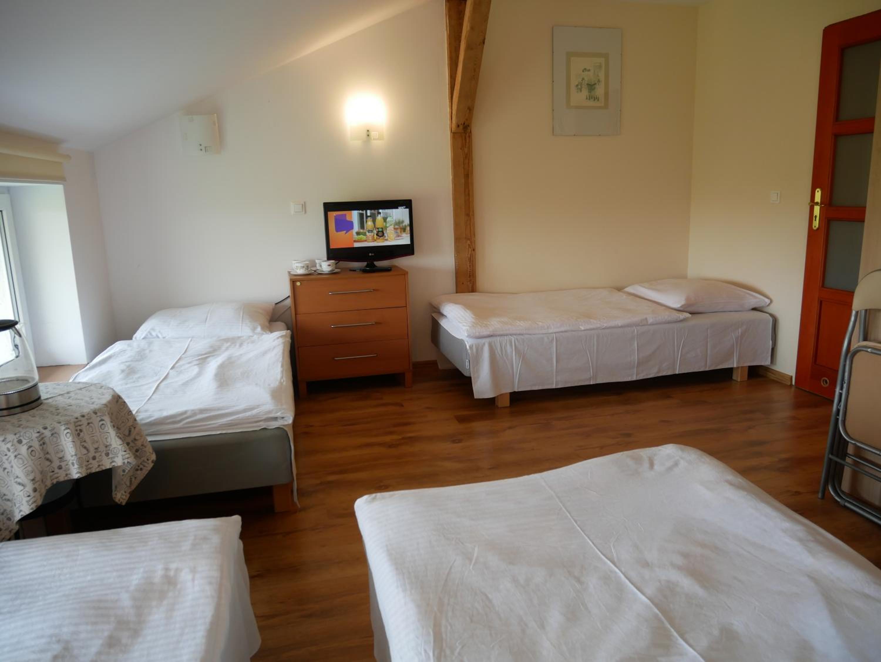 Triple Room with Bathroom - Photo 3