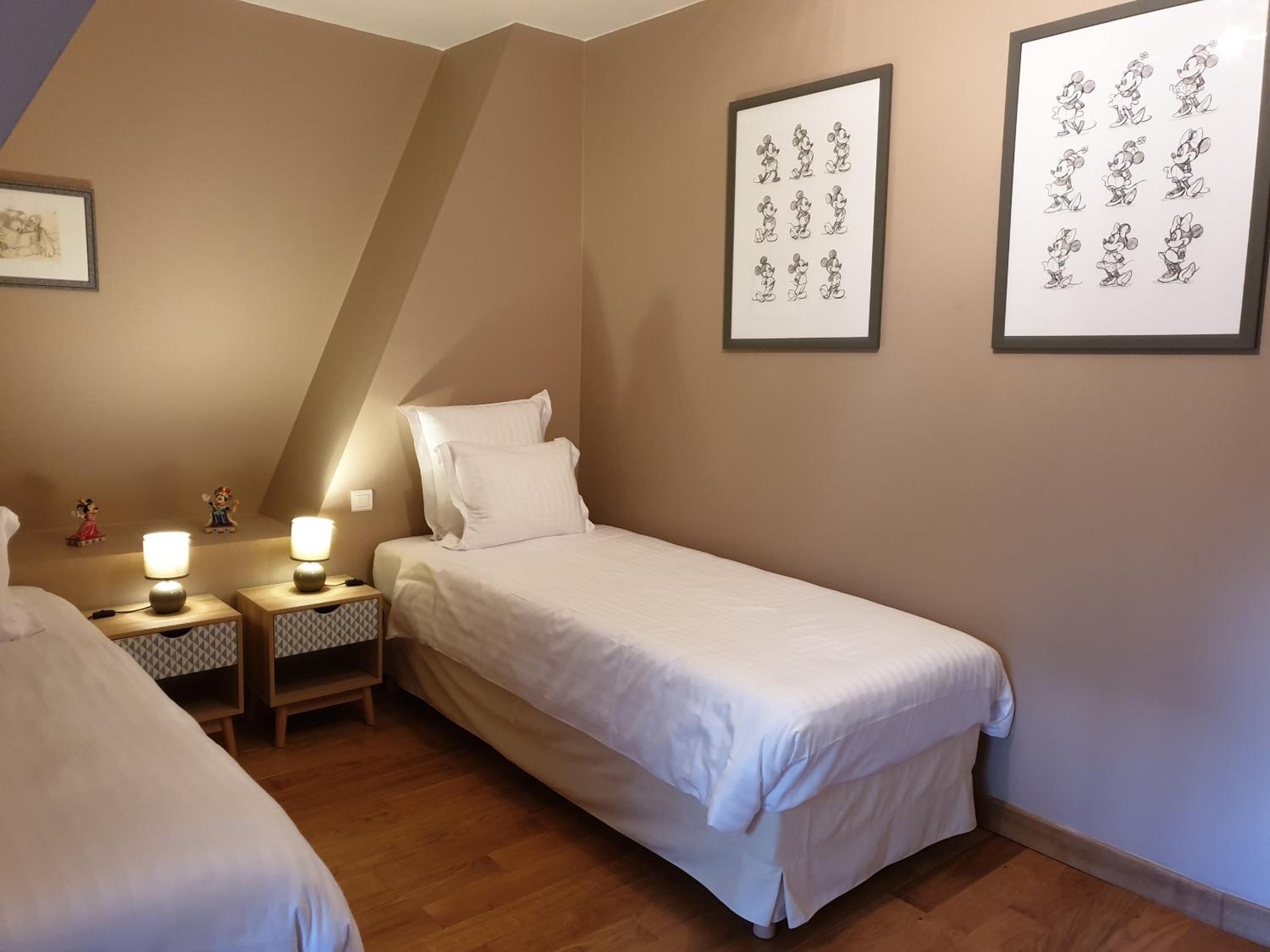 Twin Room with Private External Bathroom photo 2