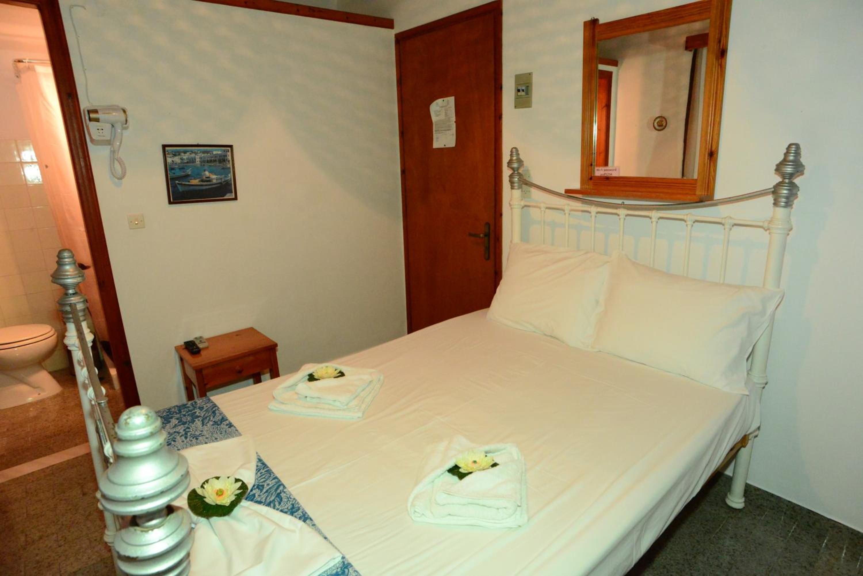 Standard Twin Room - Photo 6