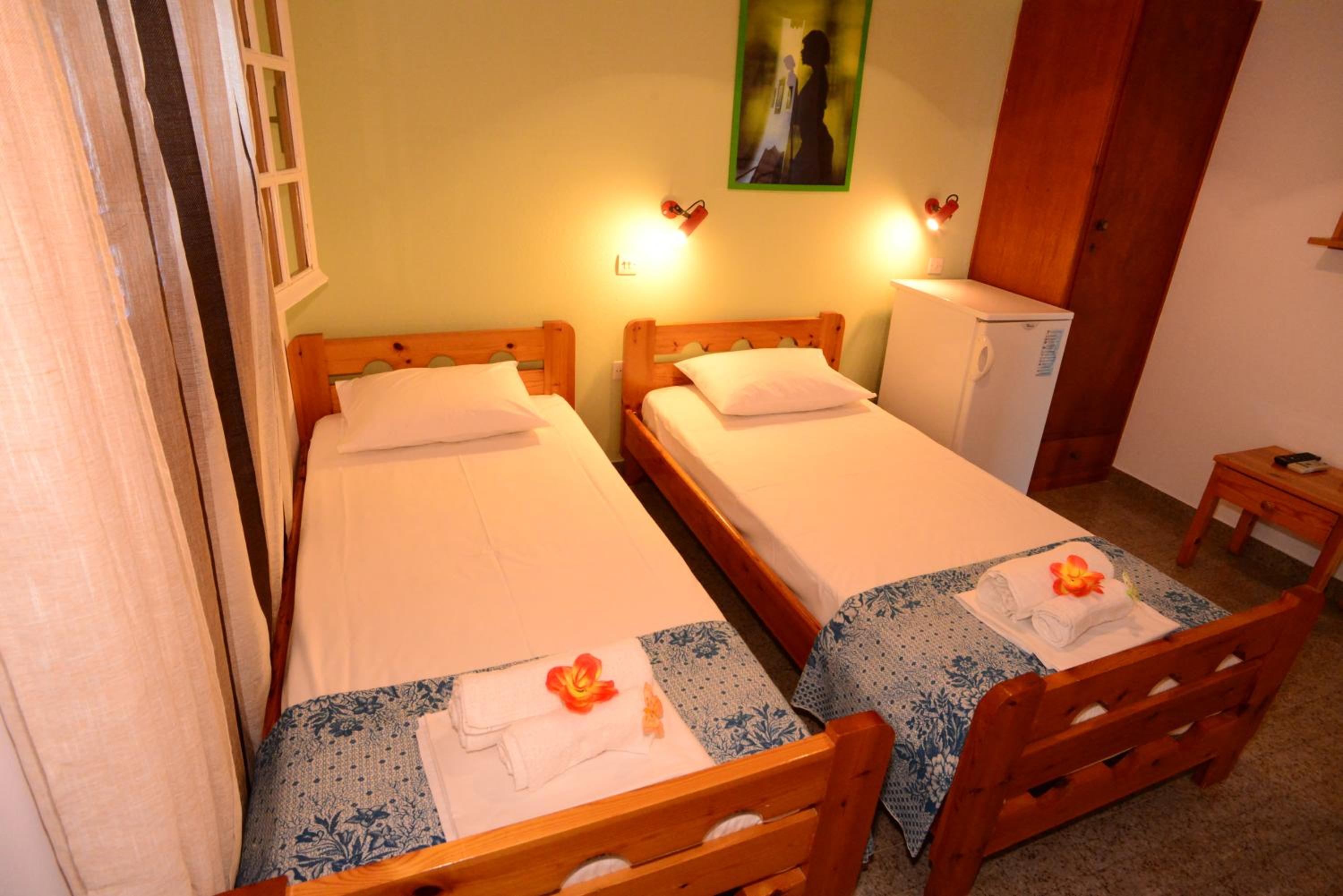Standard Twin Room - Photo 2