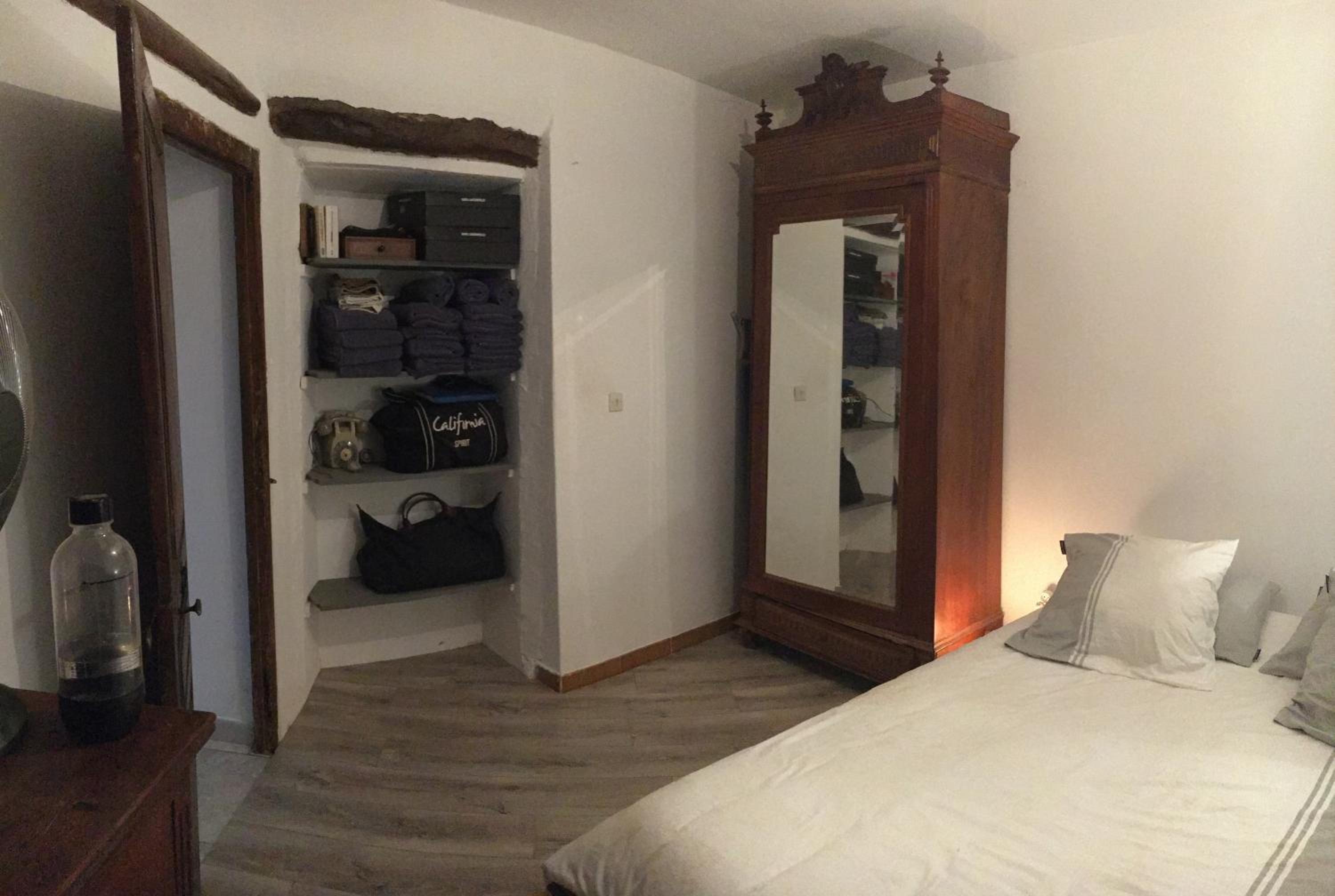 Apartment with Sea View - Photo 9