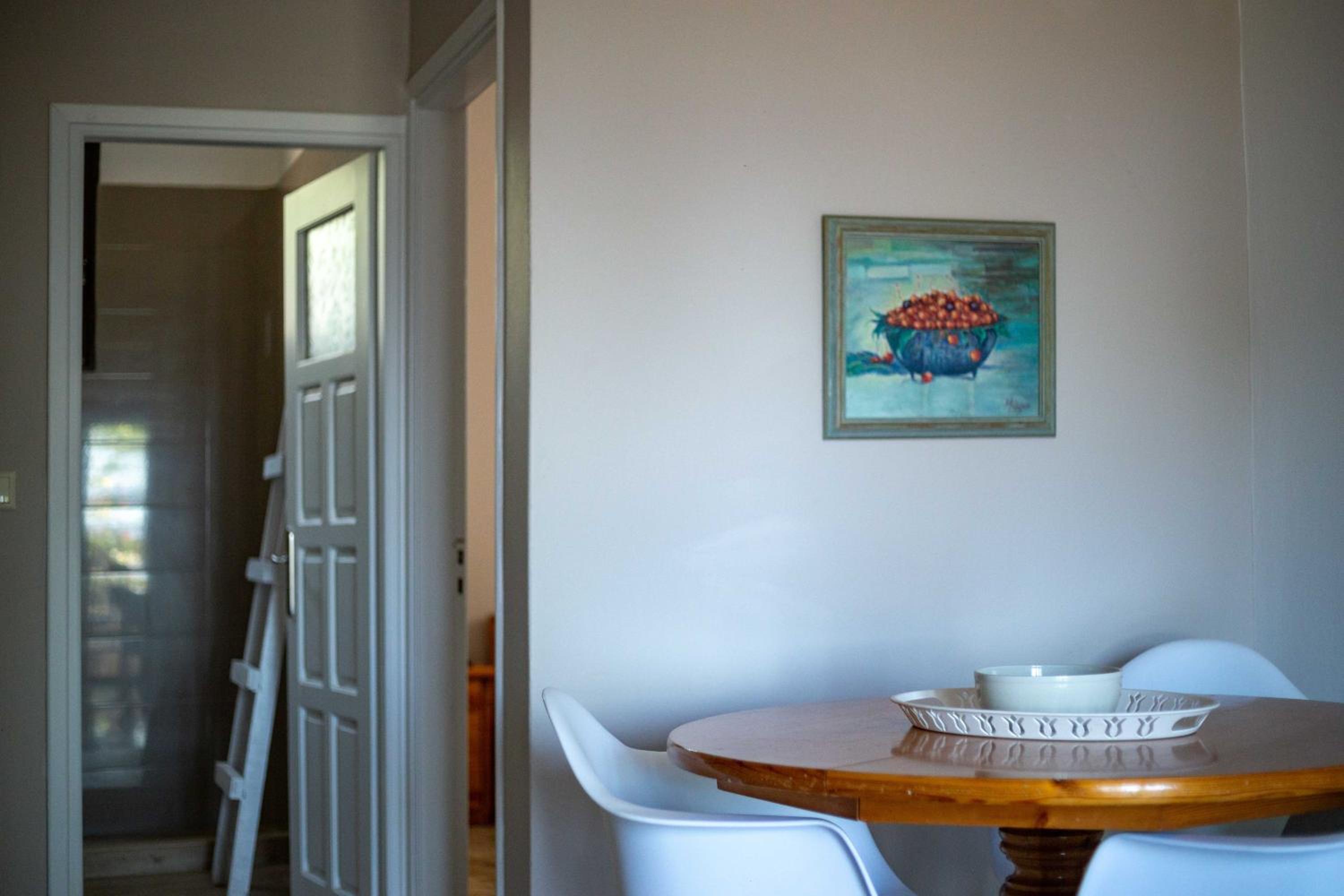 One-Bedroom Apartment - Photo 4