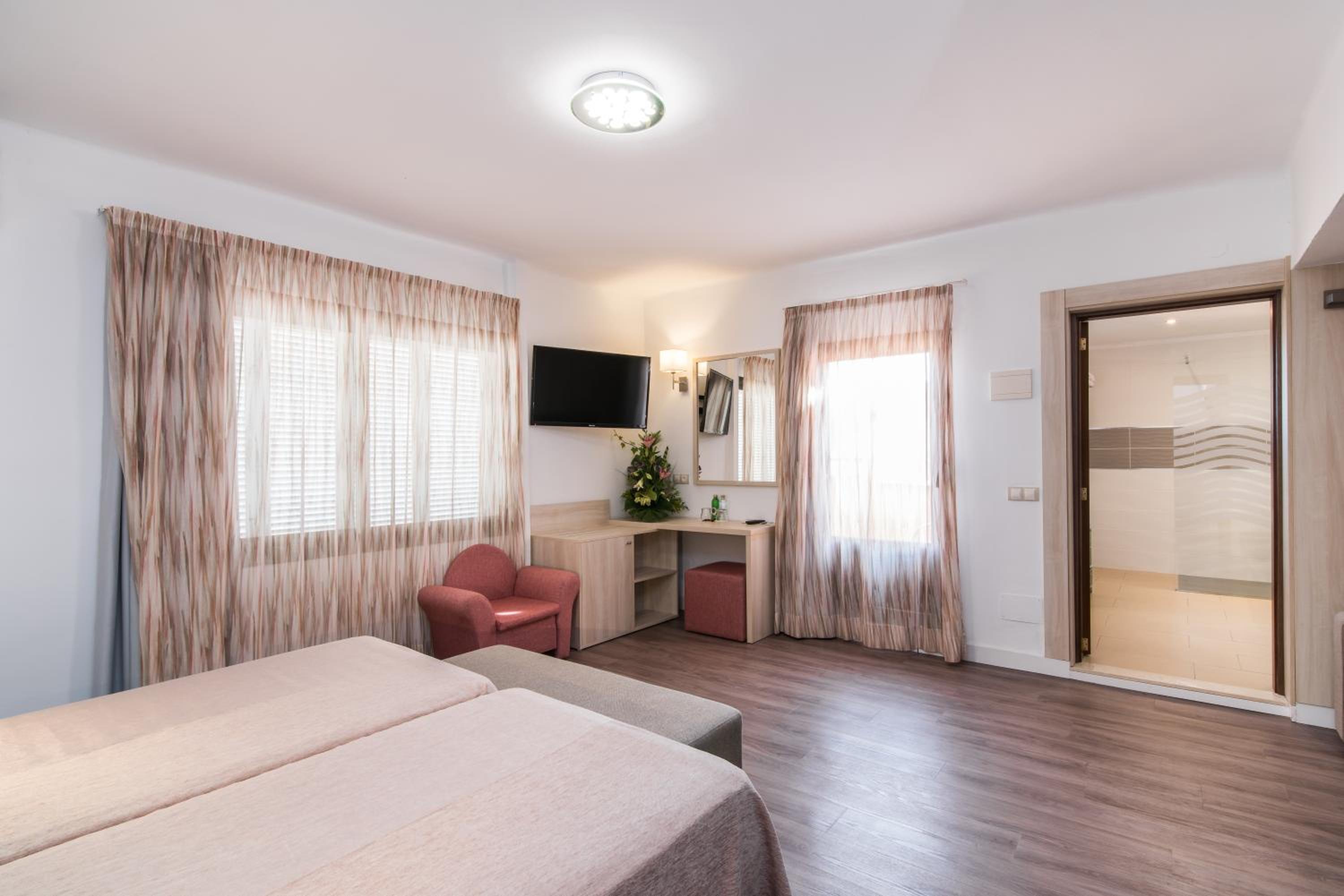 Junior Suite with Balcony photo 3