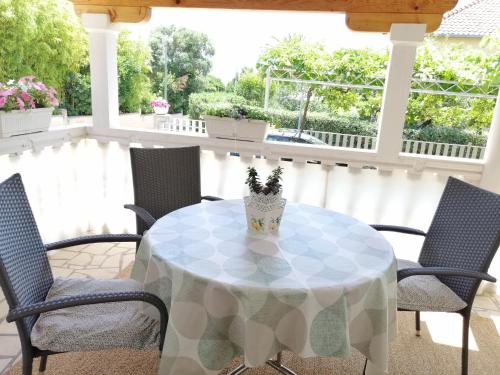 One-Bedroom Apartment with Terrace photo 2