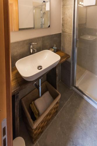 Double Room with Private Bathroom - Photo 4
