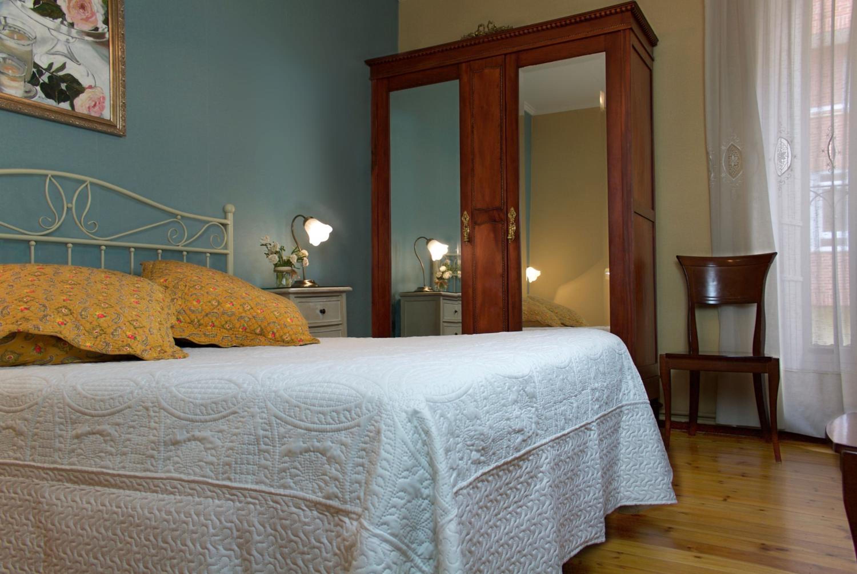 Standard Double Room - Photo 5