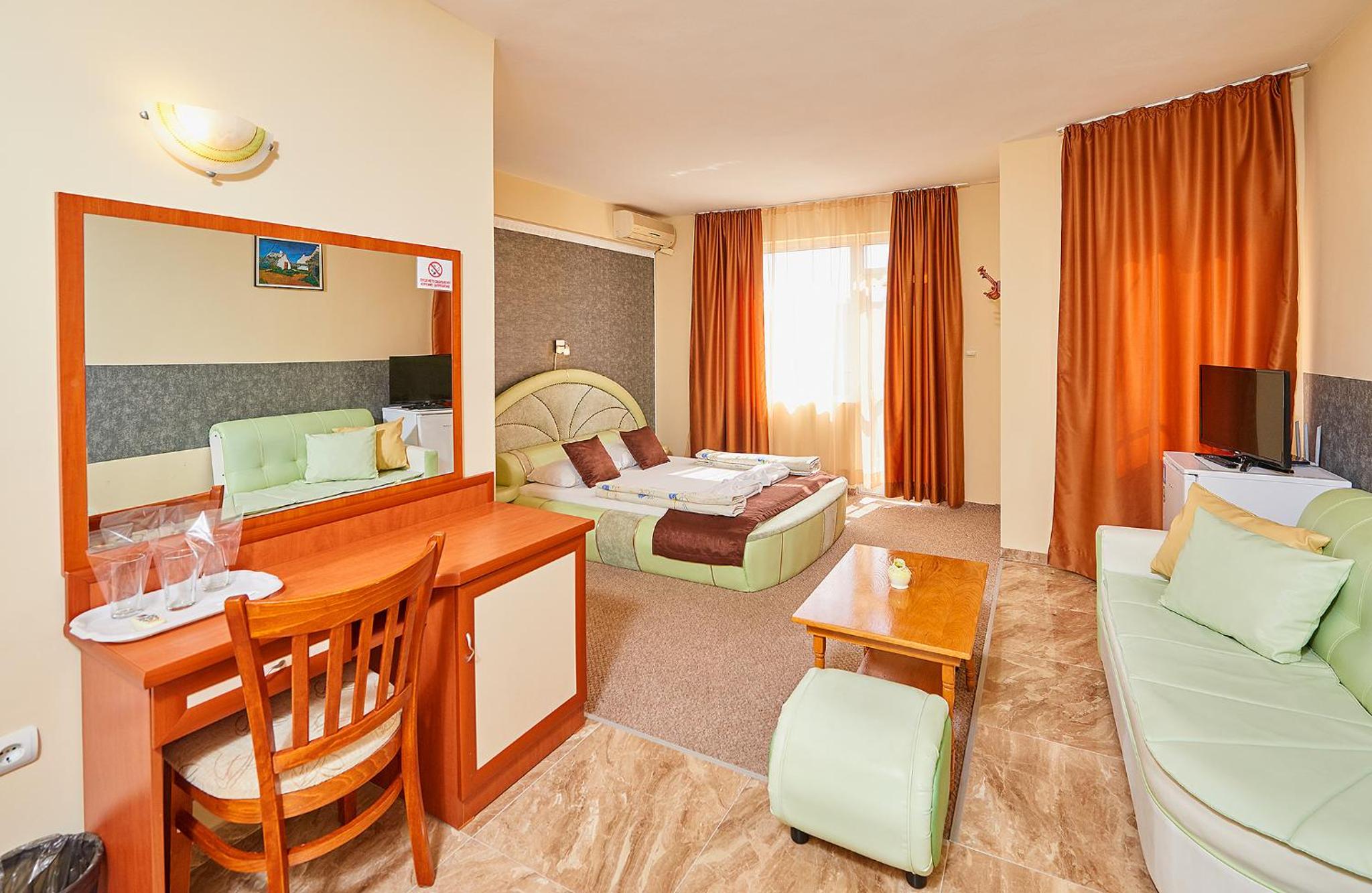 Triple Room with Balcony - Photo 1