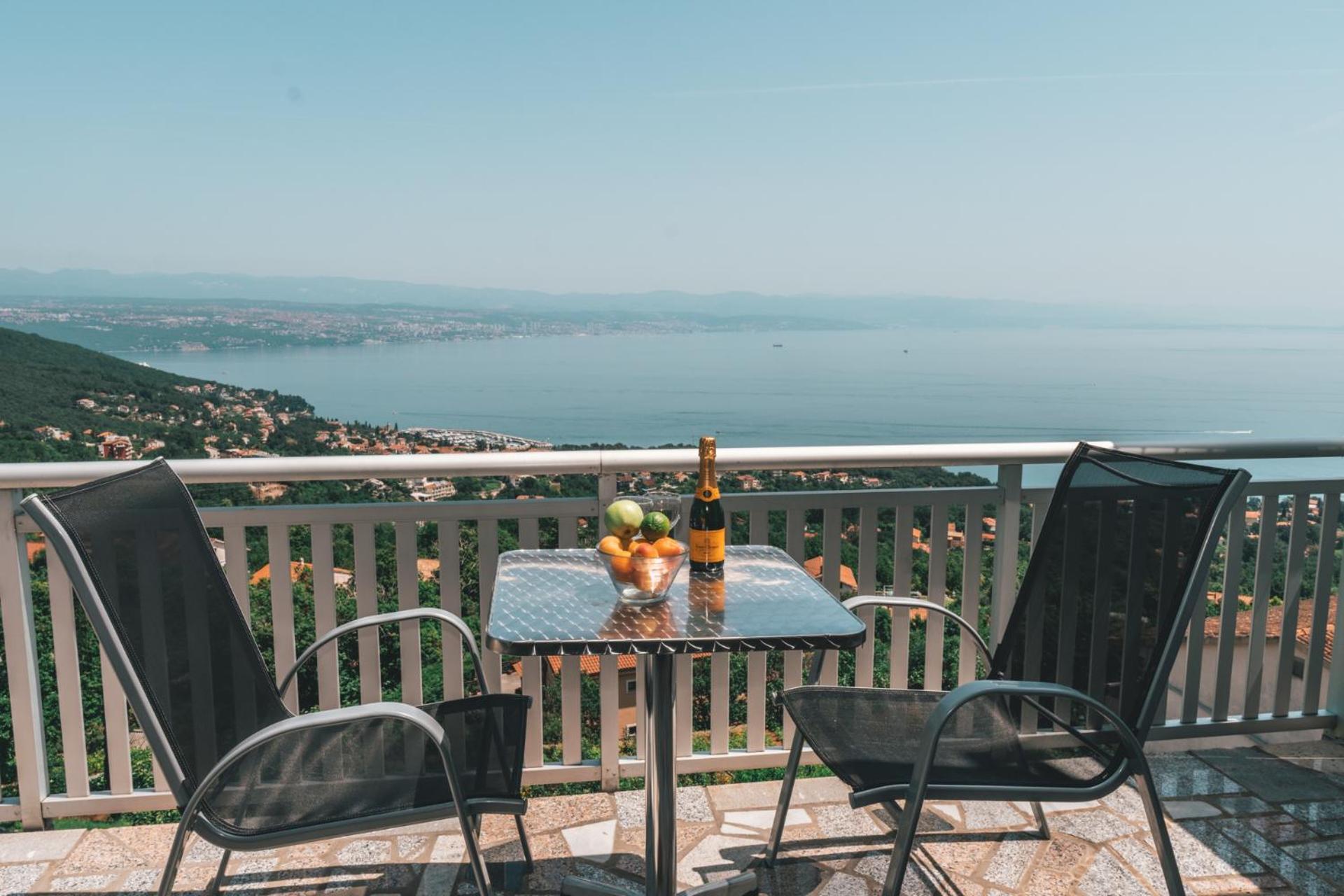 Apartment with Sea View
