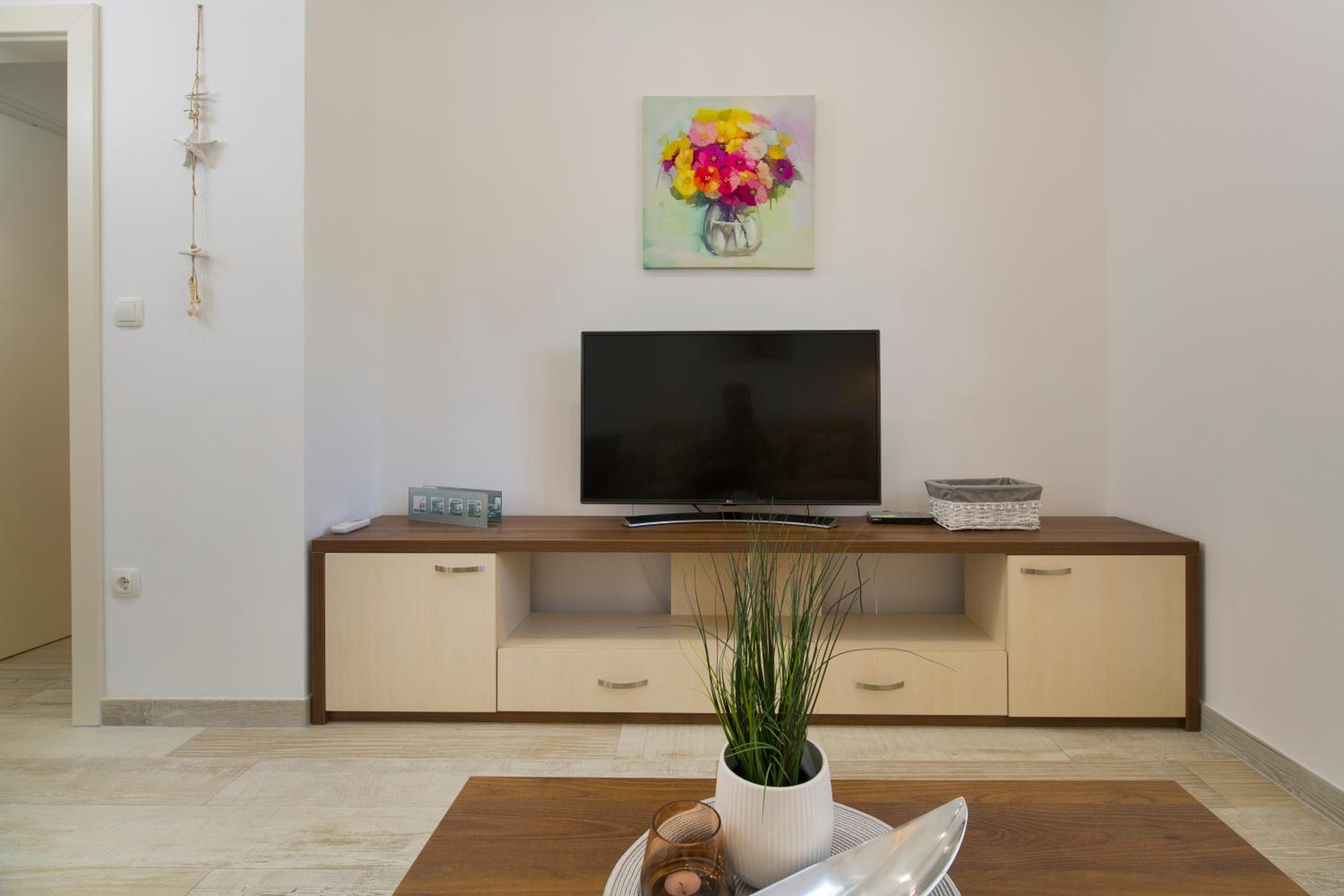 Apartment - Ground Floor photo 2