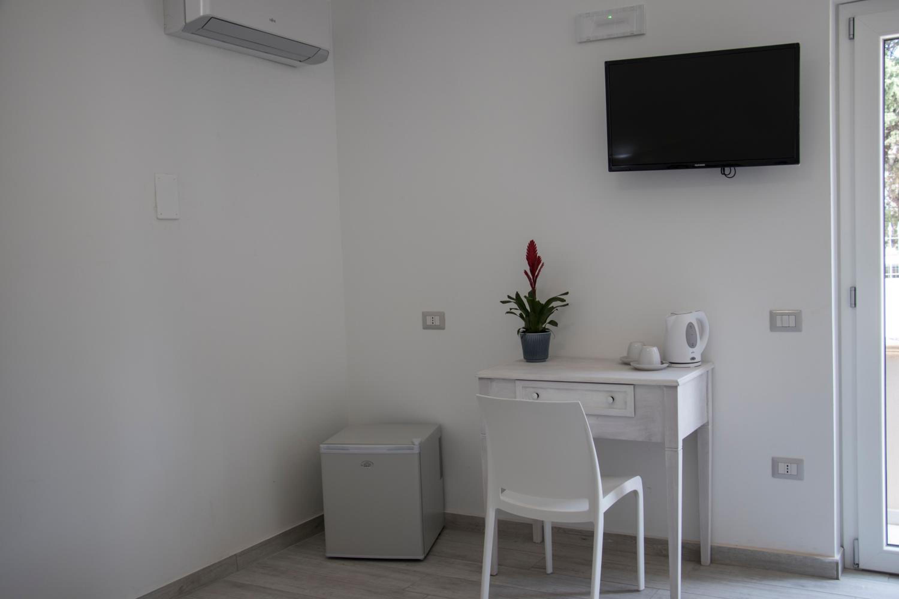 Economy Double or Twin Room photo 2