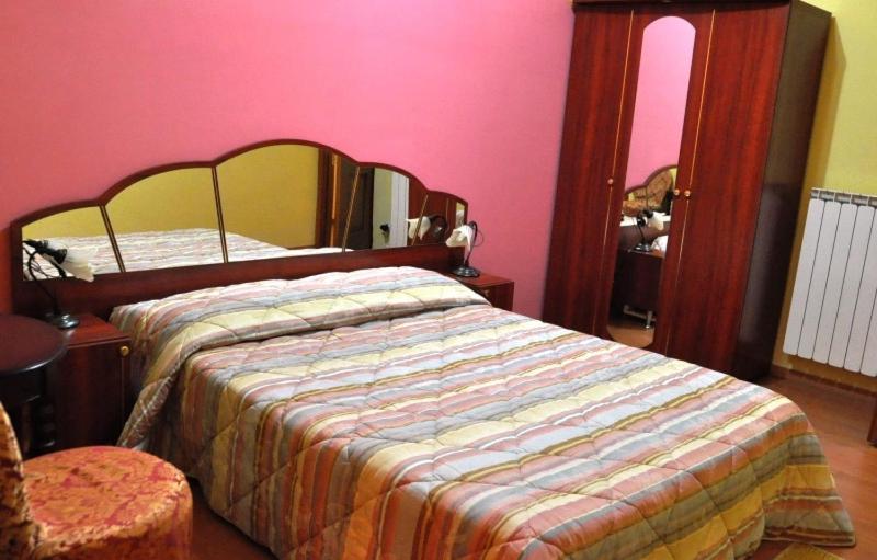 Budget Double Room photo 3