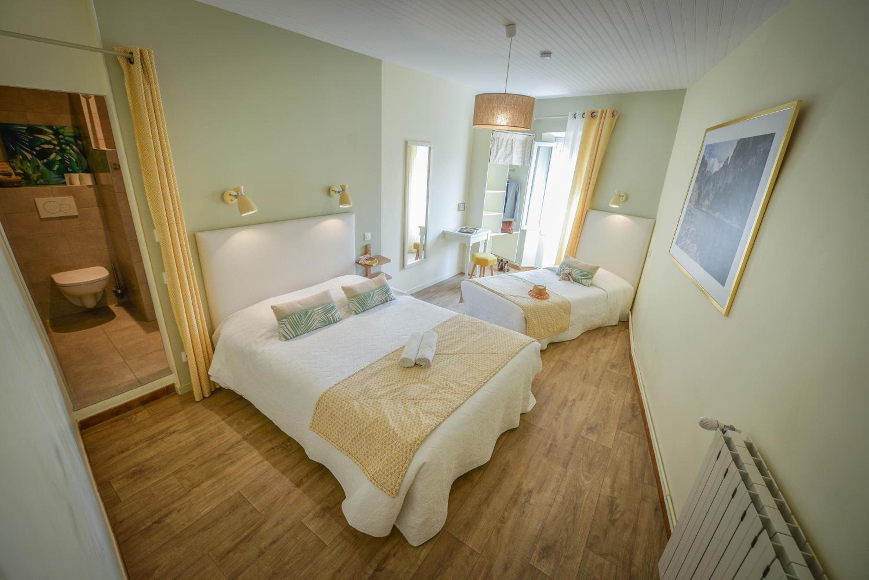 Triple Room with Shower photo 2