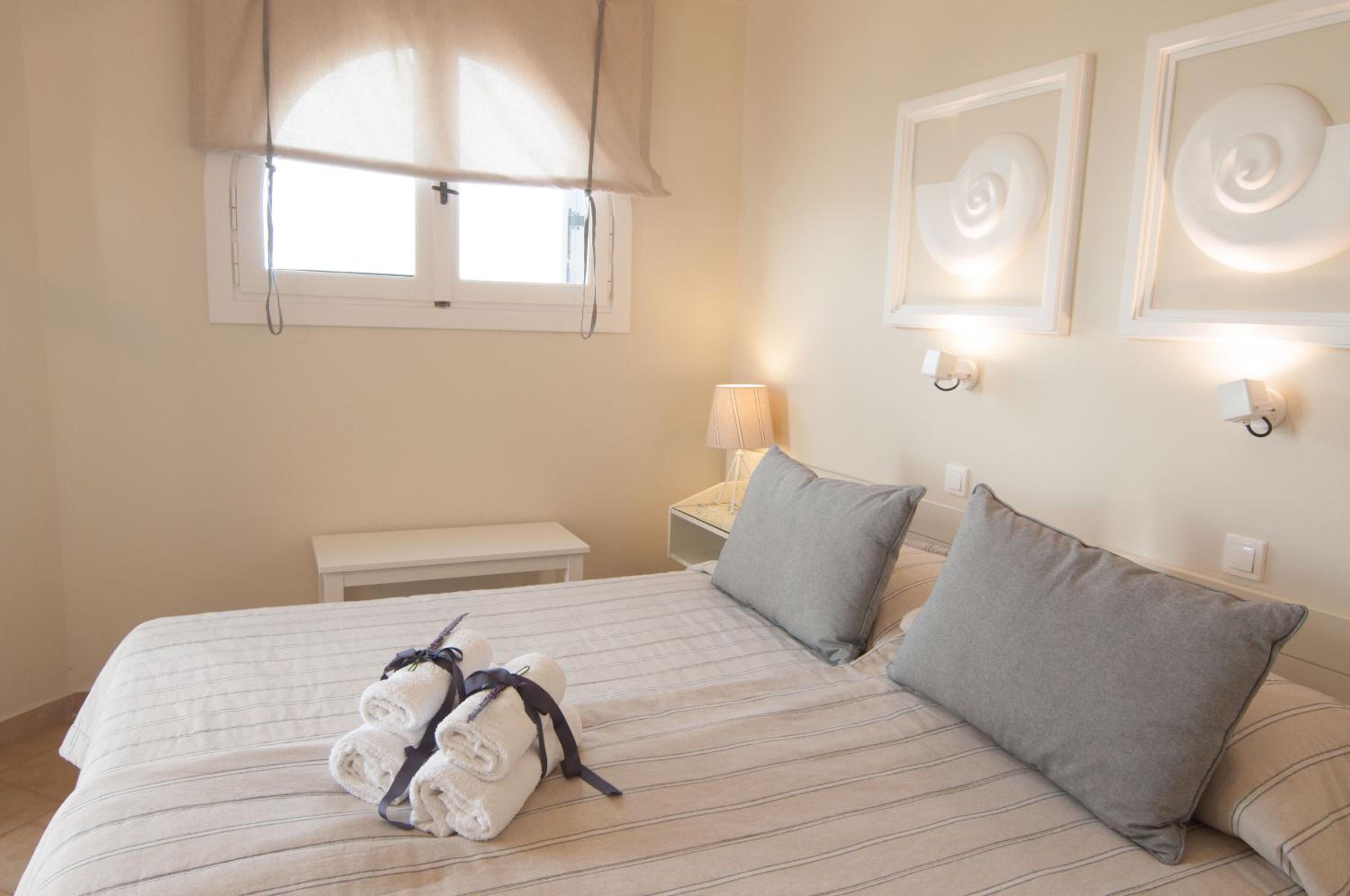 Premium Twin Room with Sea View - Photo 11