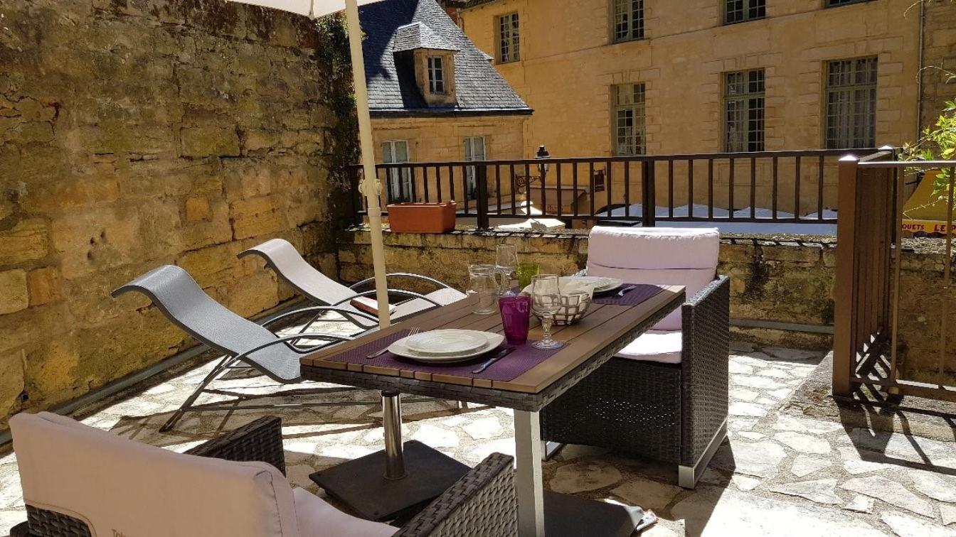 Apartment with Terrace - Photo 3