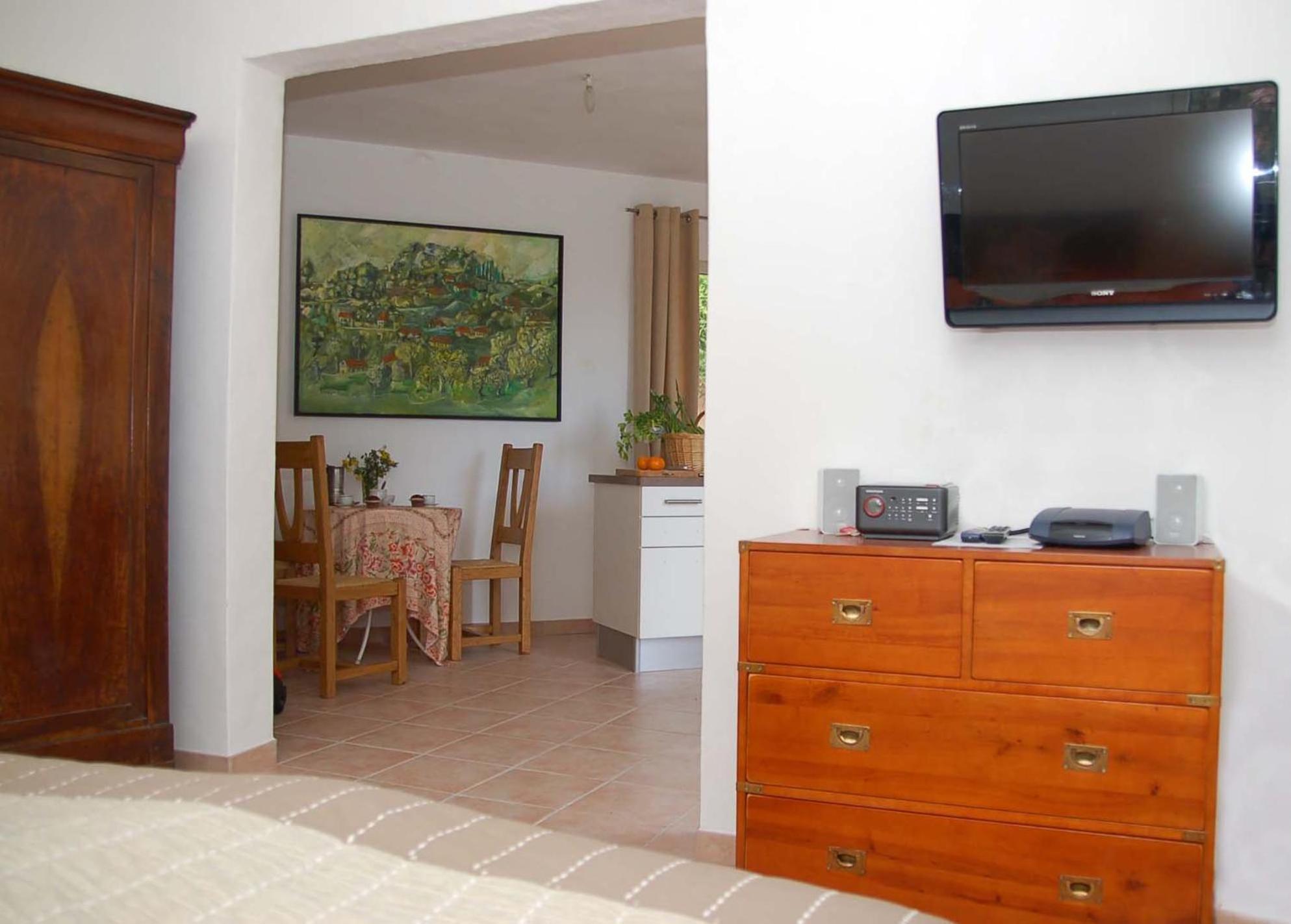 One-Bedroom Apartment photo 3
