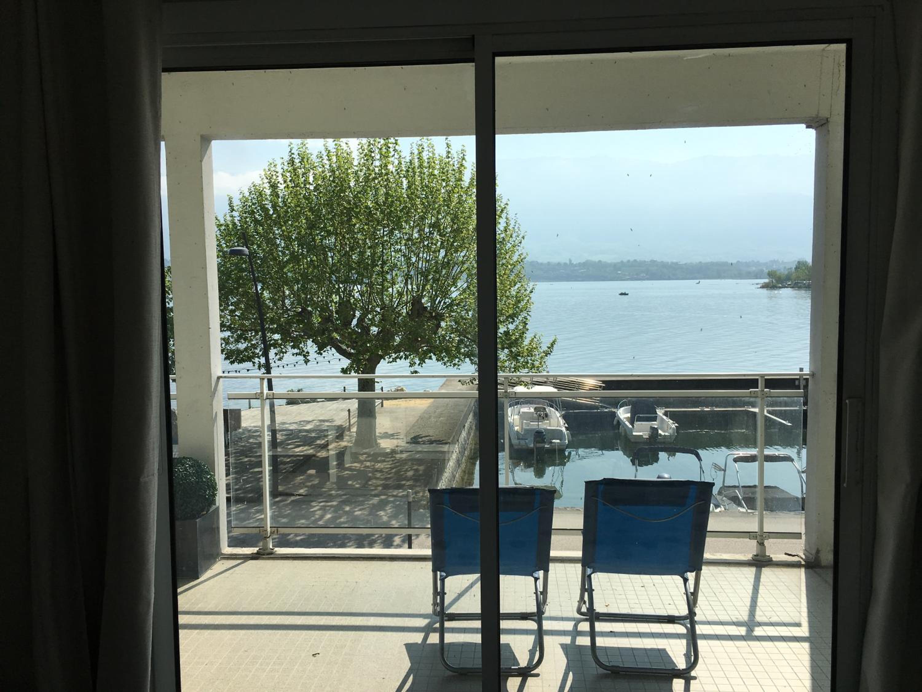 Apartment with Lake View - Photo 6