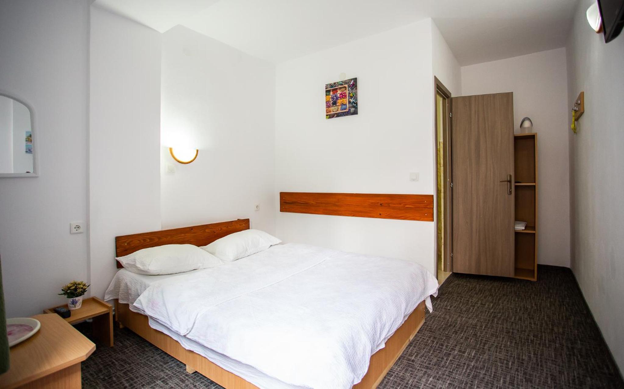 Double Room - Photo 1