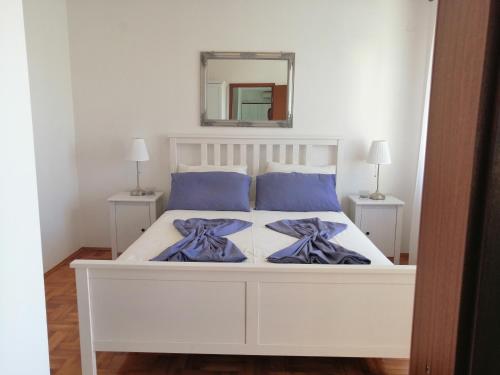 One-Bedroom Apartment with Balcony and Sea View photo 1