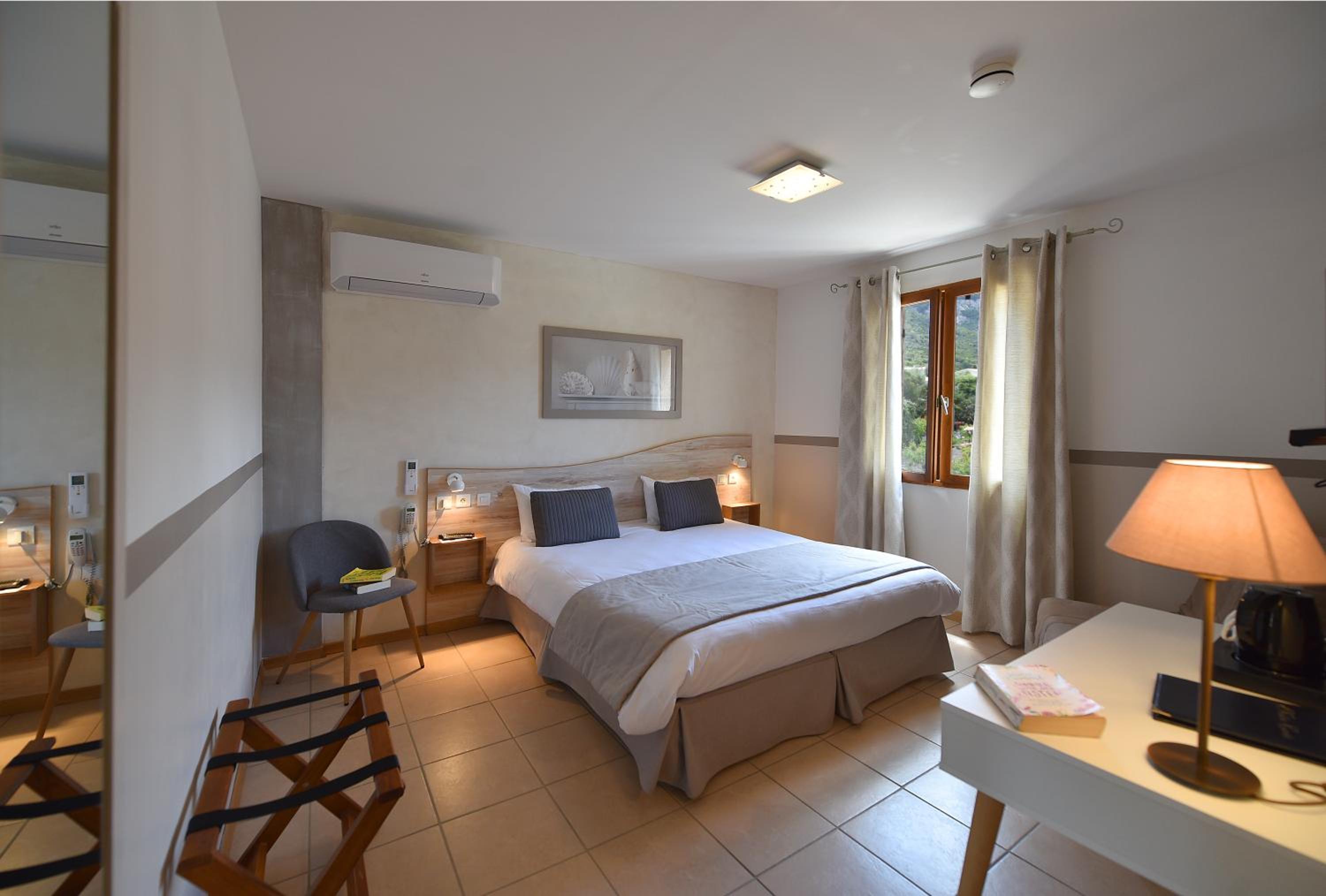 Classic Room with Mountain View