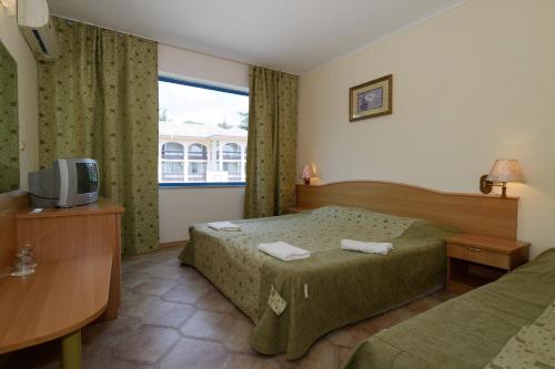 Triple Room with Garden View