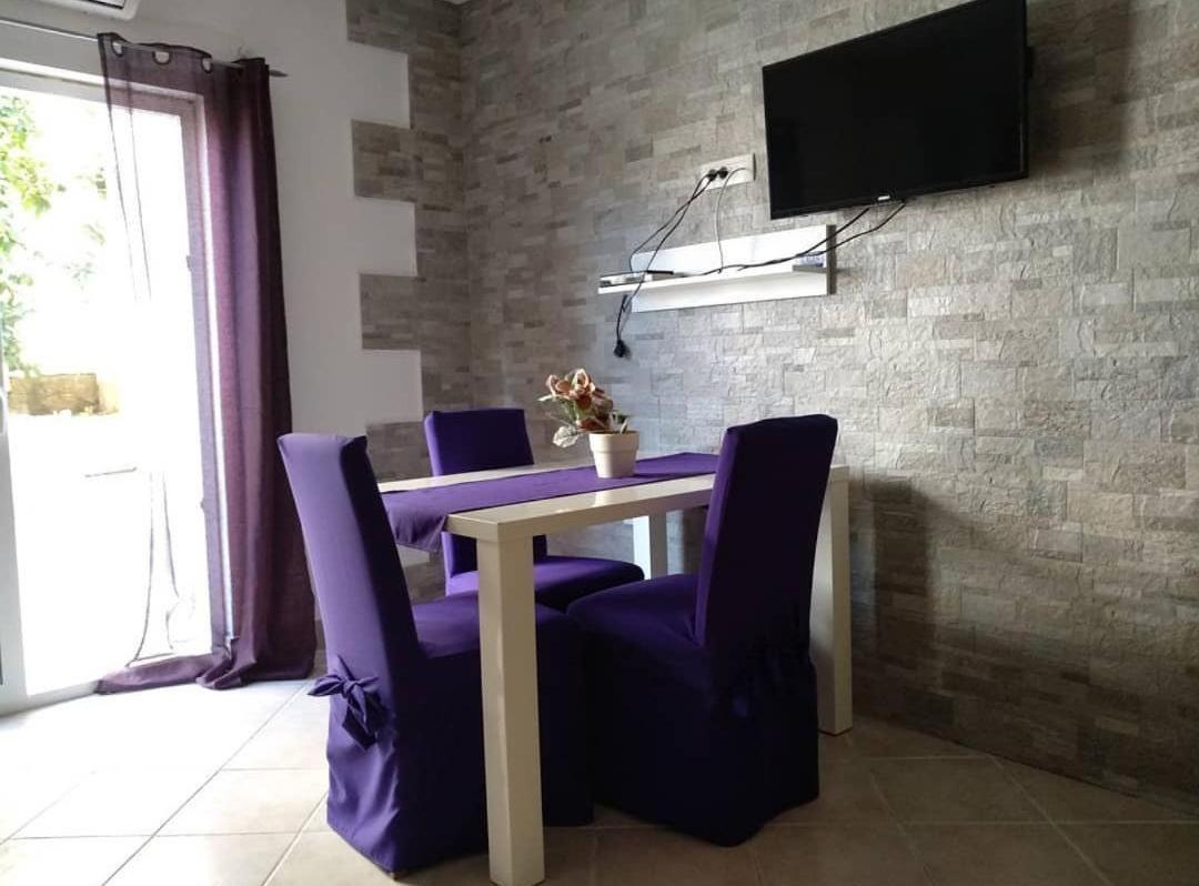 One-Bedroom Apartment with Sea View (3 Adults)