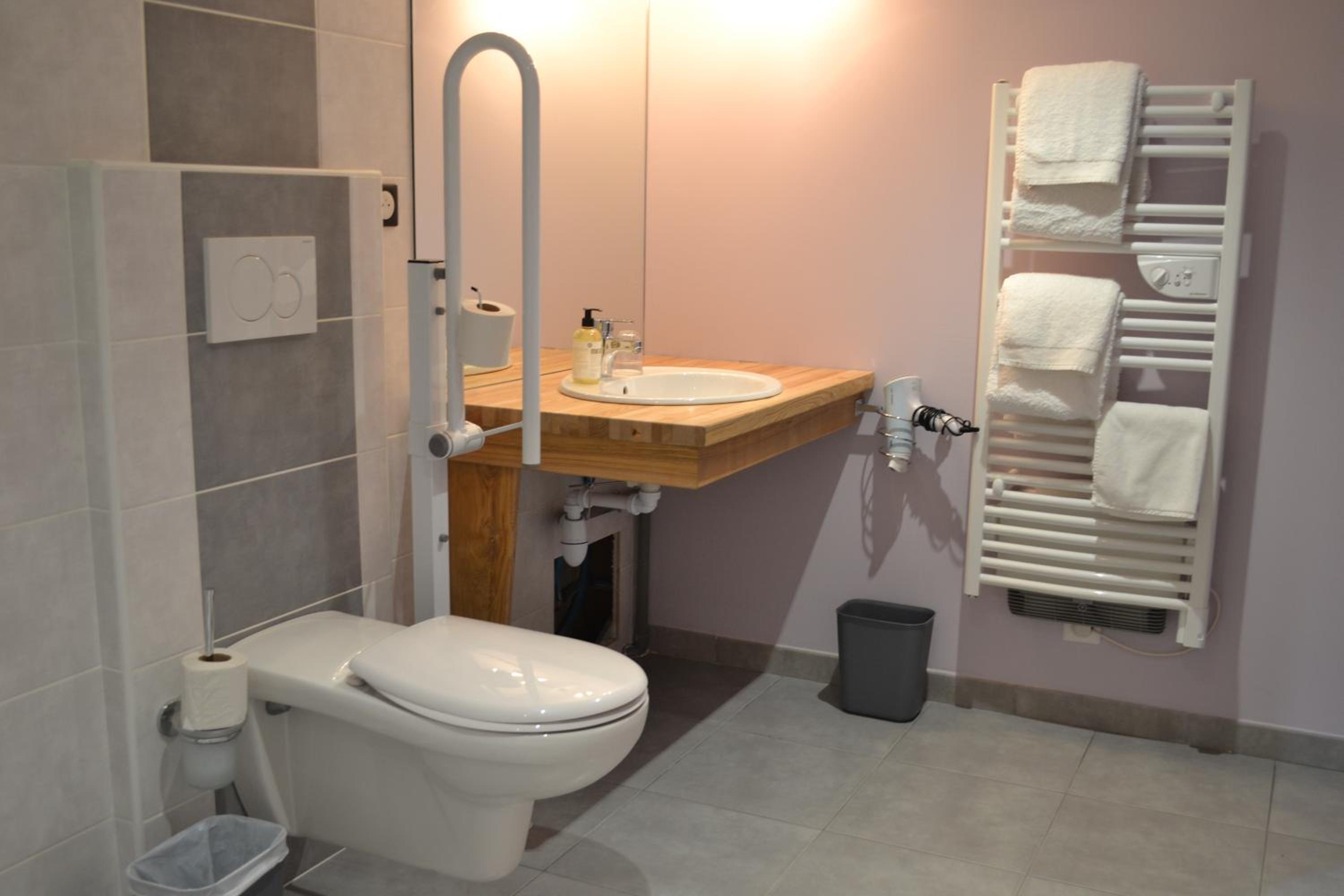 Double Room - Photo 6