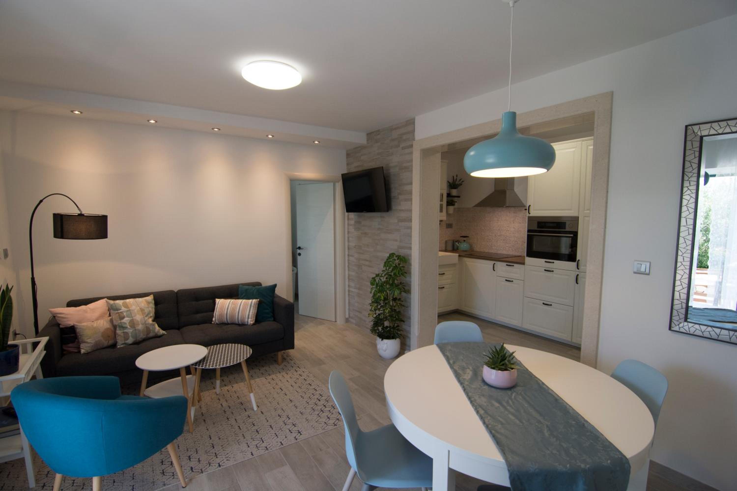 Two-Bedroom Apartment with Terrace and Sea View photo 2