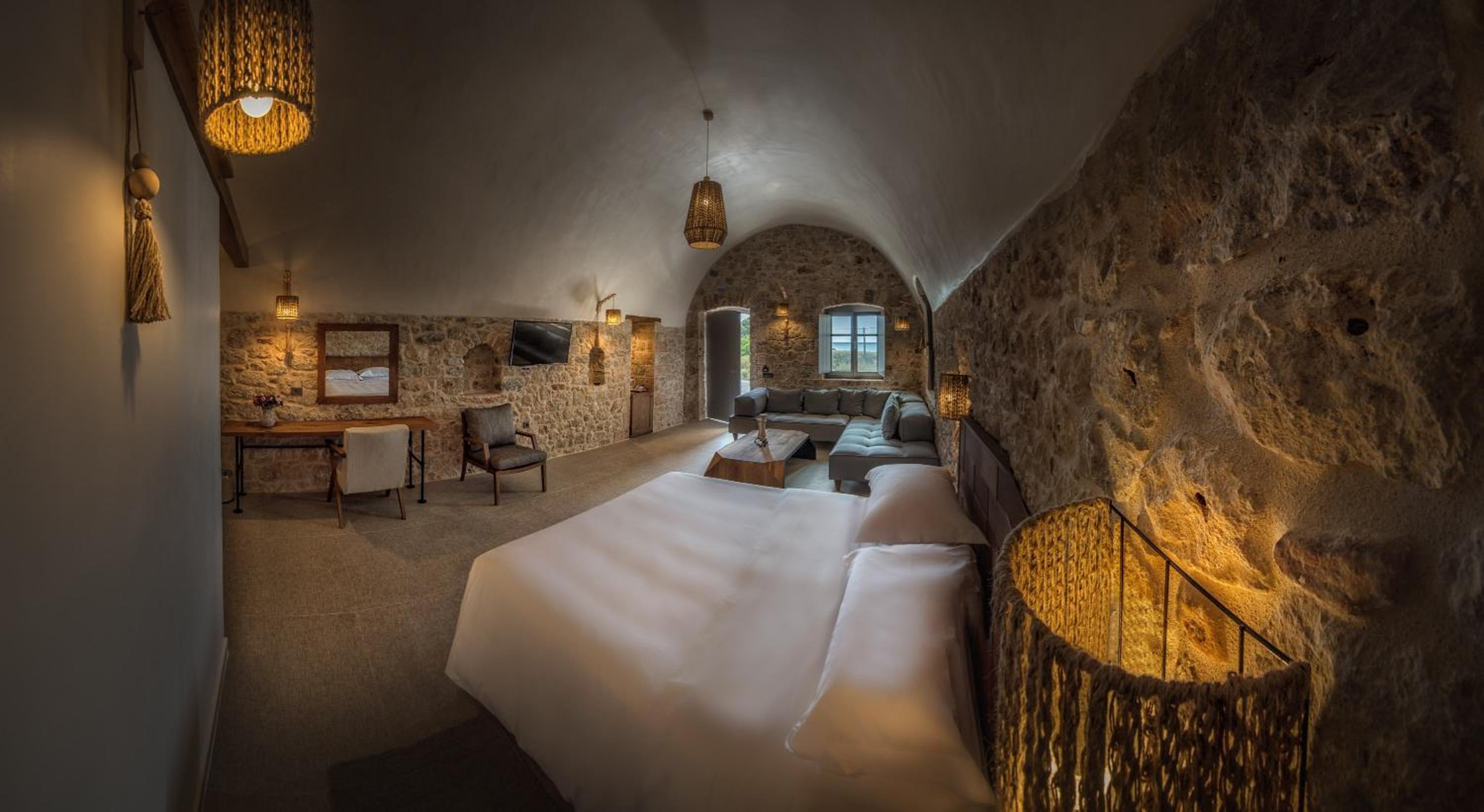 Suite - Photo 2
